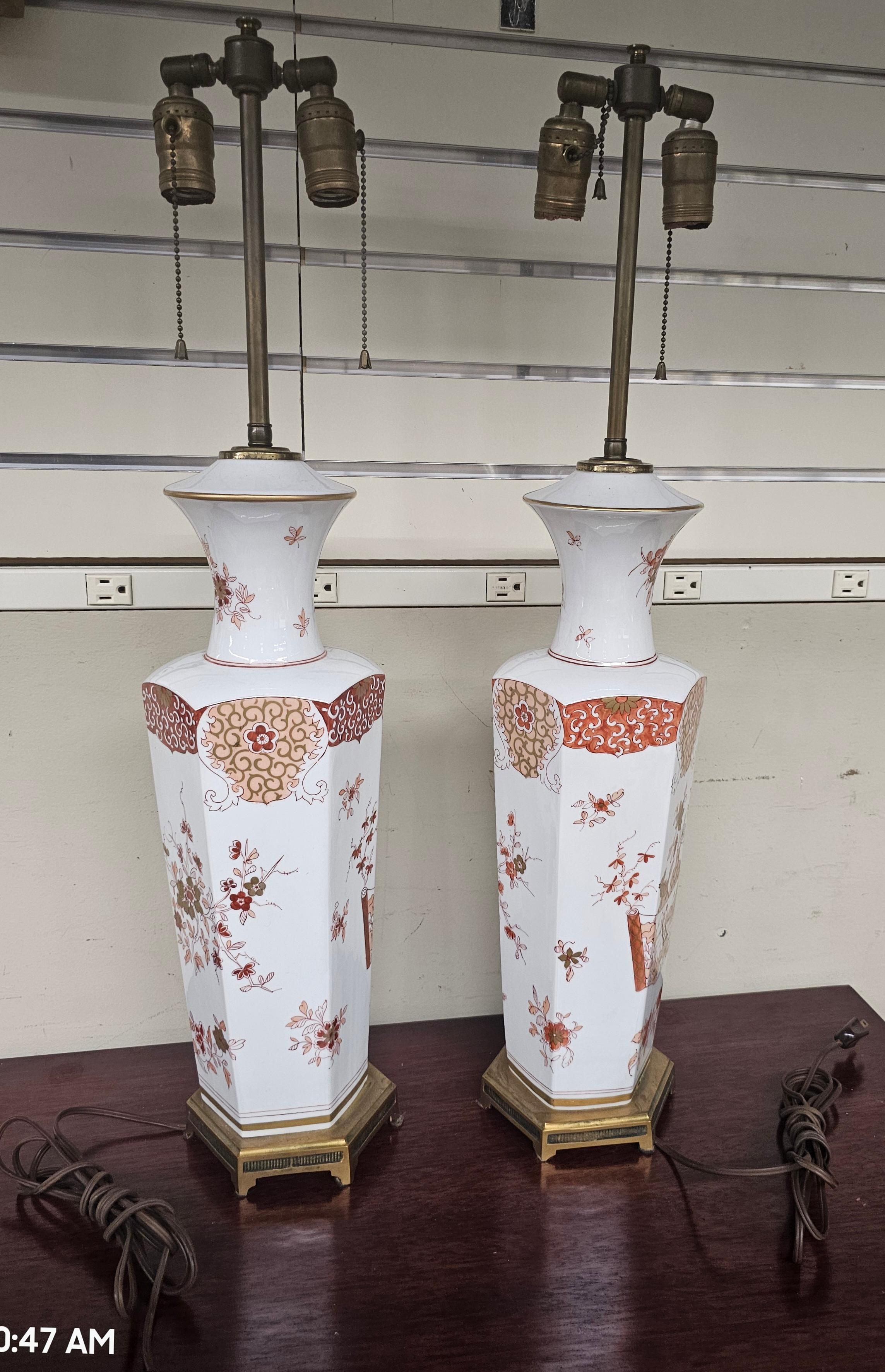 Paar französische Porcelaine de Paris Chinoiserie-Lampen aus den 1940er Jahren (Französisch)