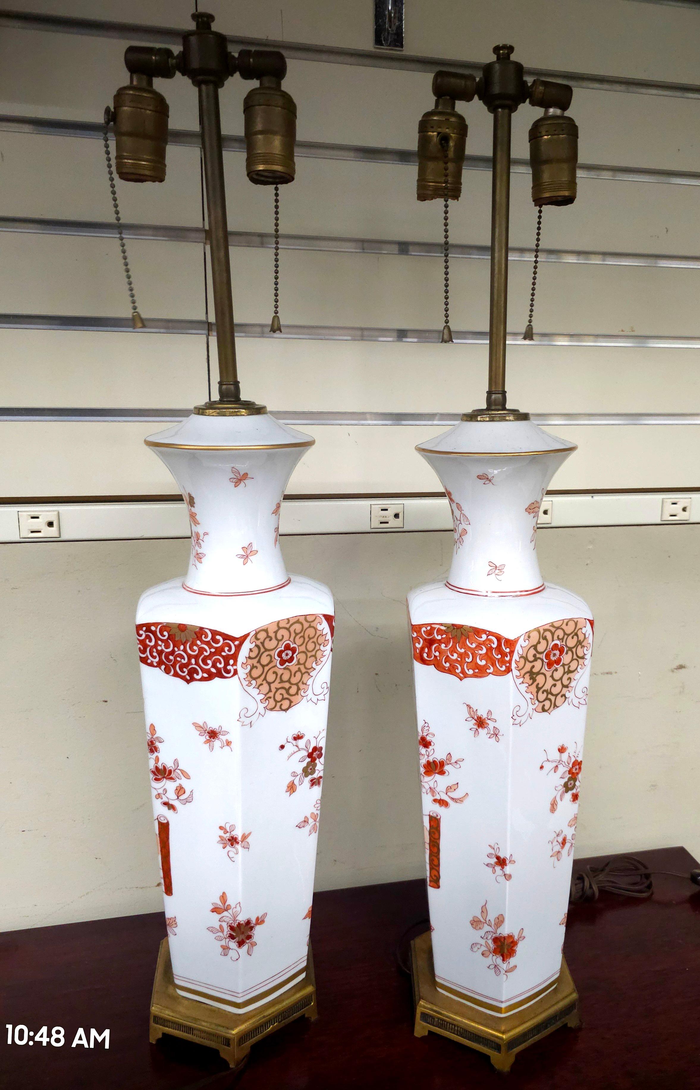 Paar französische Porcelaine de Paris Chinoiserie-Lampen aus den 1940er Jahren (20. Jahrhundert)