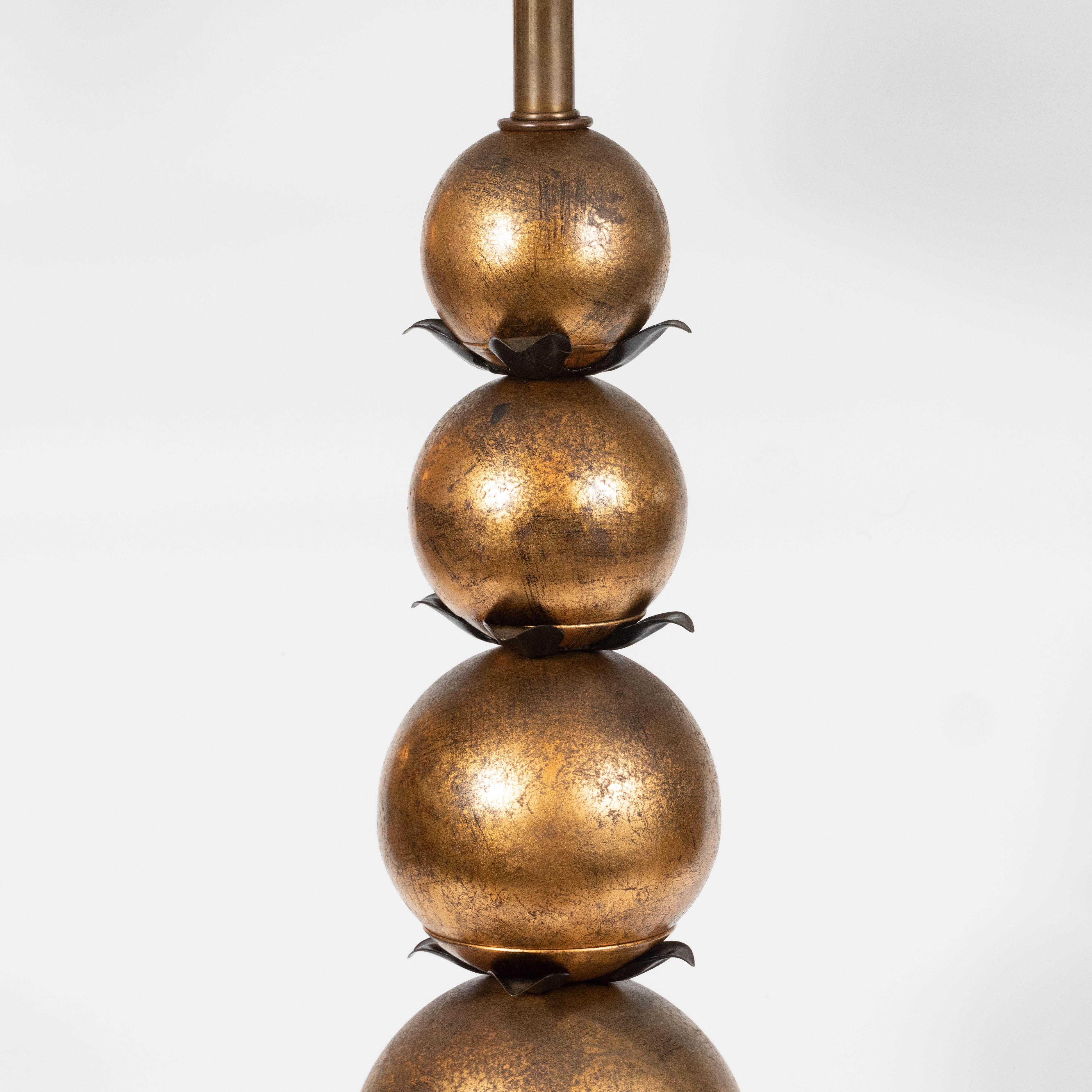 Art déco Paire de lampes de table sphériques Art Moderne des années 1940 avec sphères dorées et fer forgé en vente