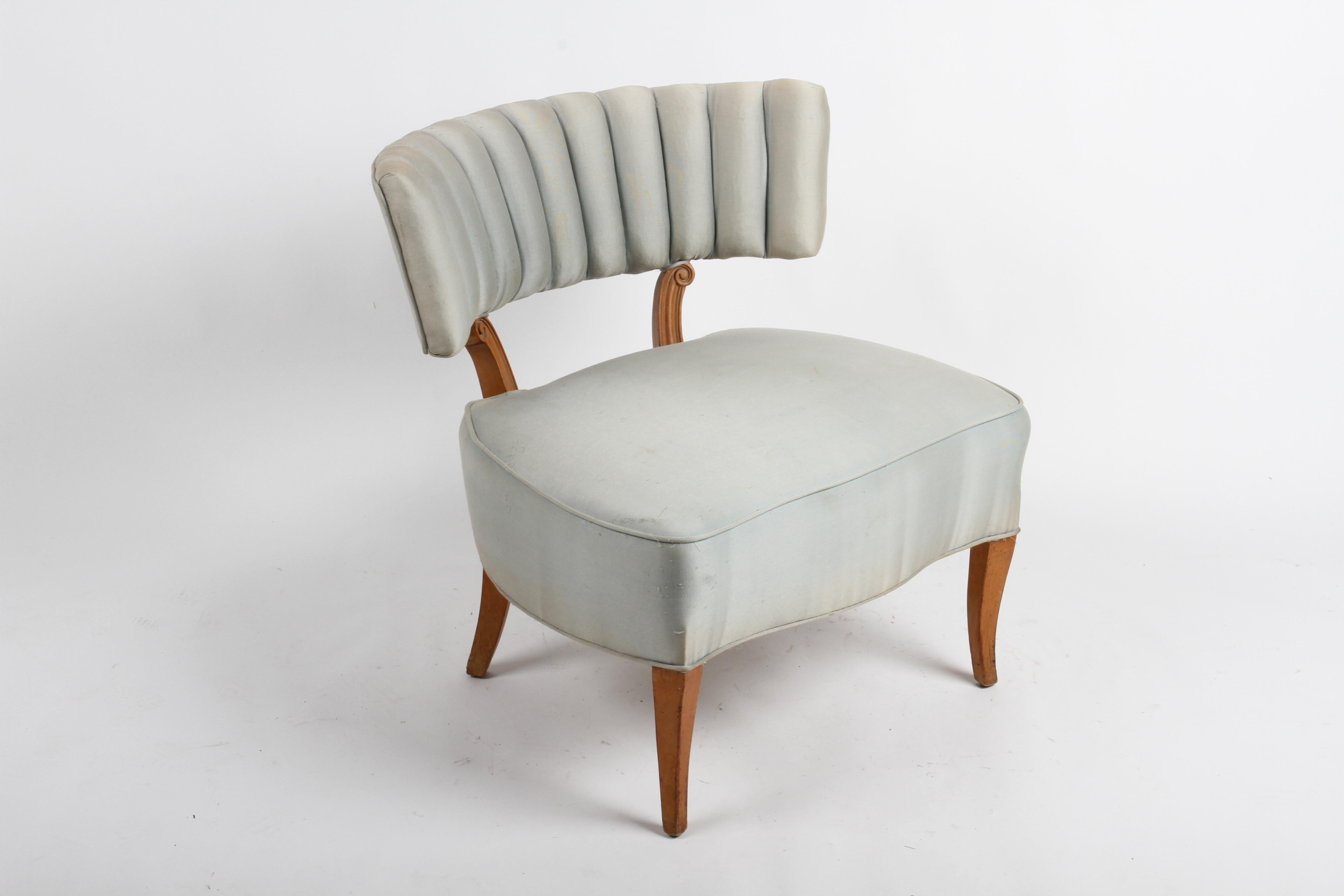 Paar glamouröse Grosfeld House Channel Backed Wide Slipper Chairs aus den 1940er Jahren  (Mitte des 20. Jahrhunderts) im Angebot