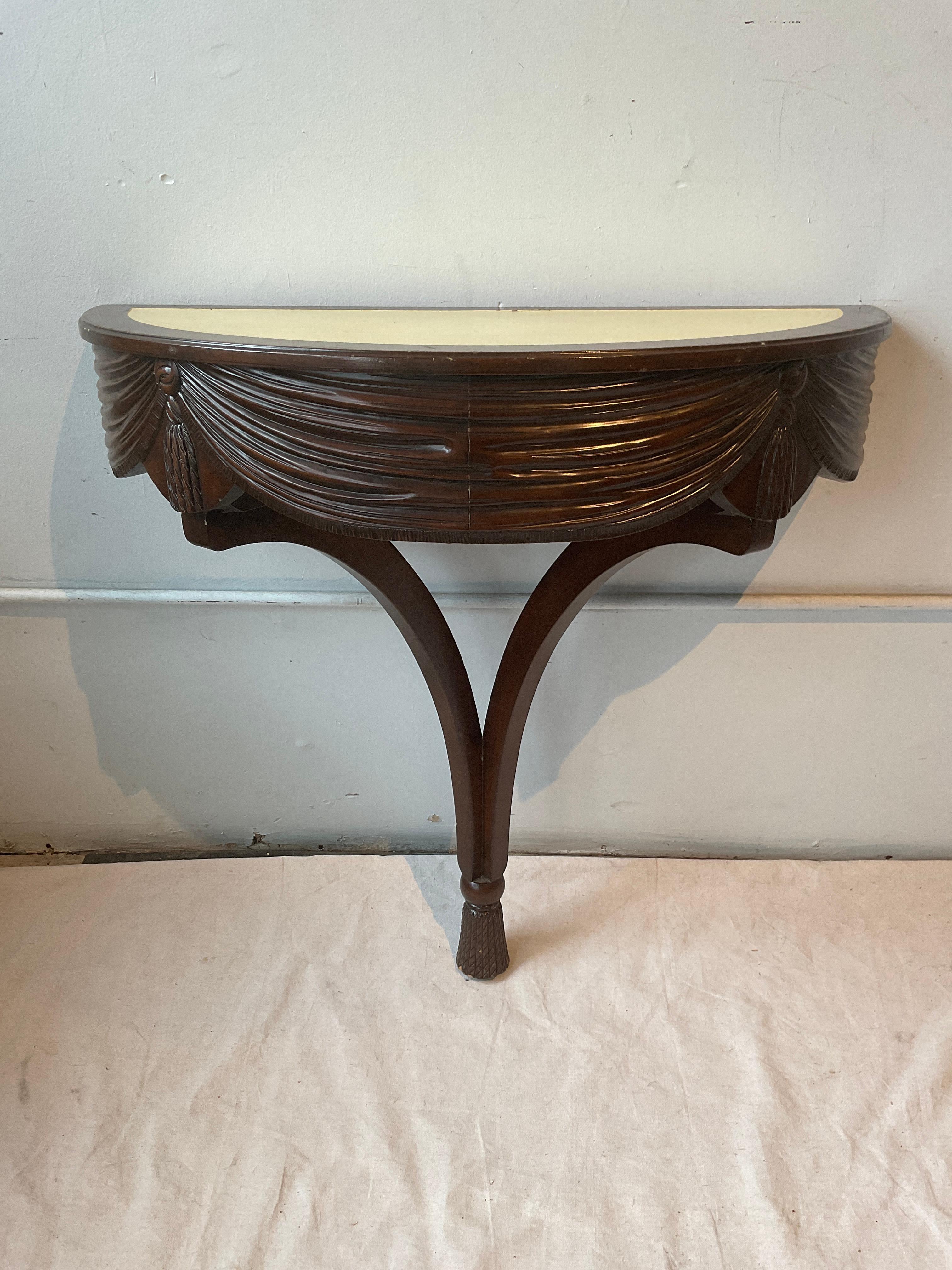 Pareja De Consolas De Pared Con Borlas Hollywood Regency De La Casa Grossfeld De 1940 Cuero en venta
