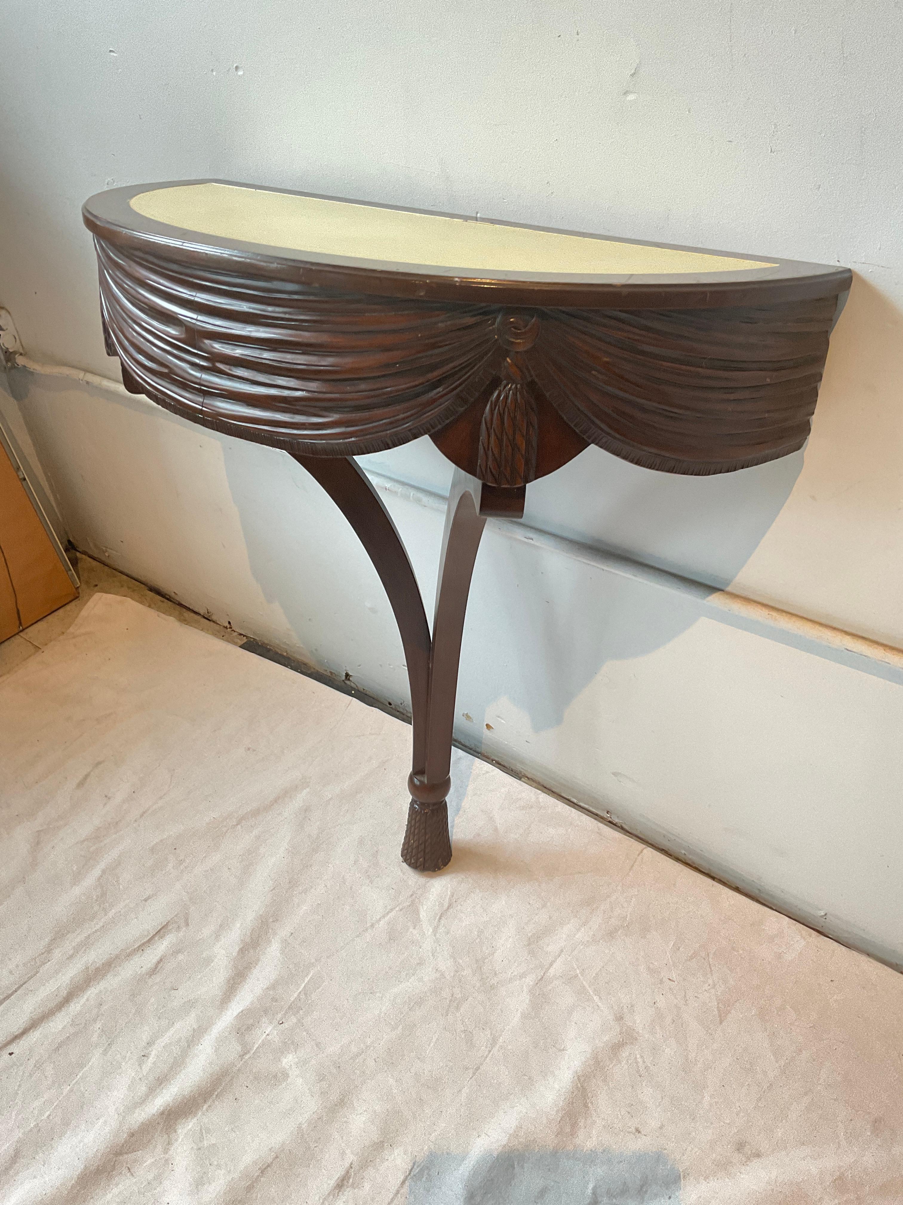 Pareja De Consolas De Pared Con Borlas Hollywood Regency De La Casa Grossfeld De 1940 en venta 1