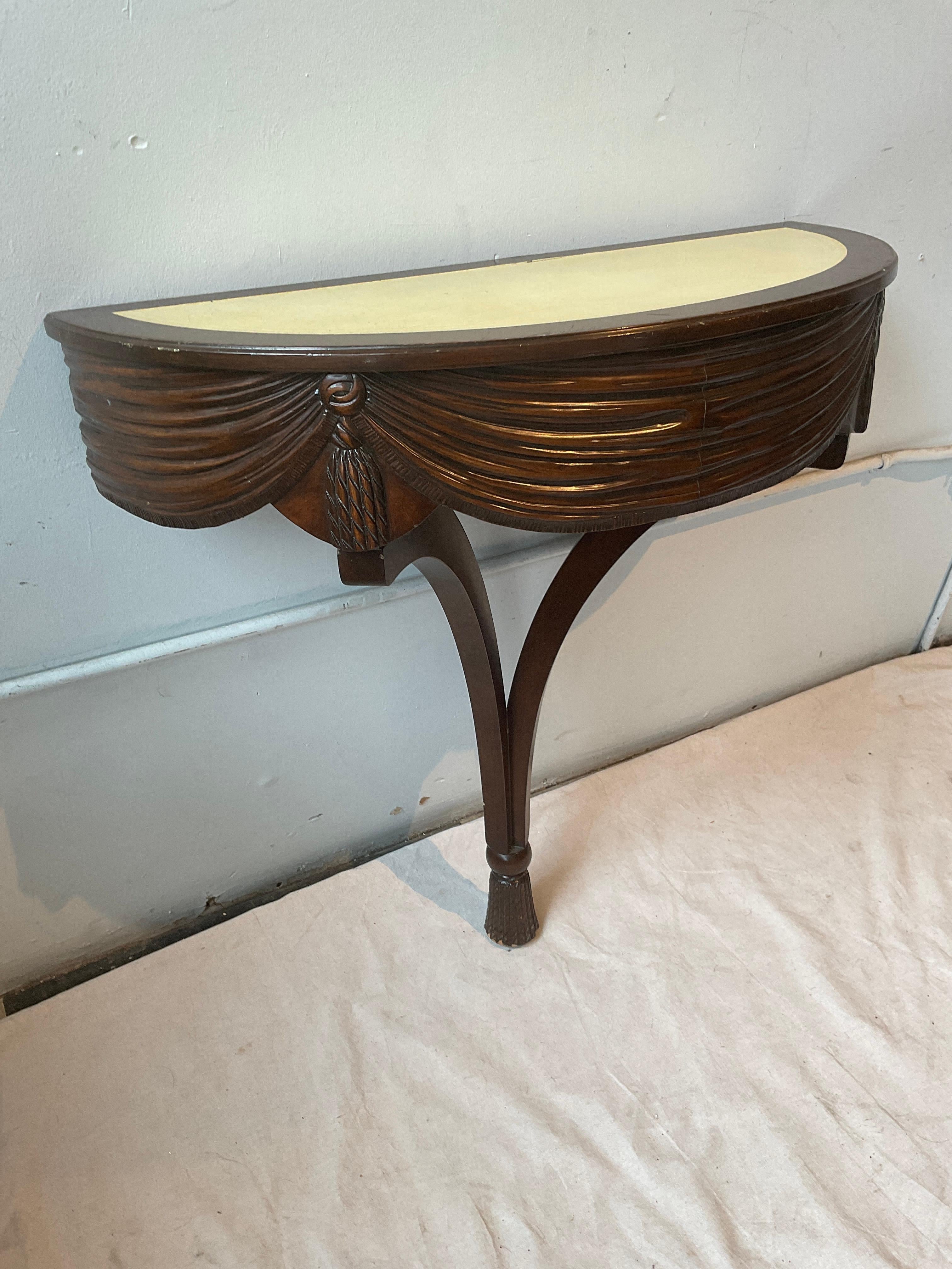 Pareja De Consolas De Pared Con Borlas Hollywood Regency De La Casa Grossfeld De 1940 en venta 2