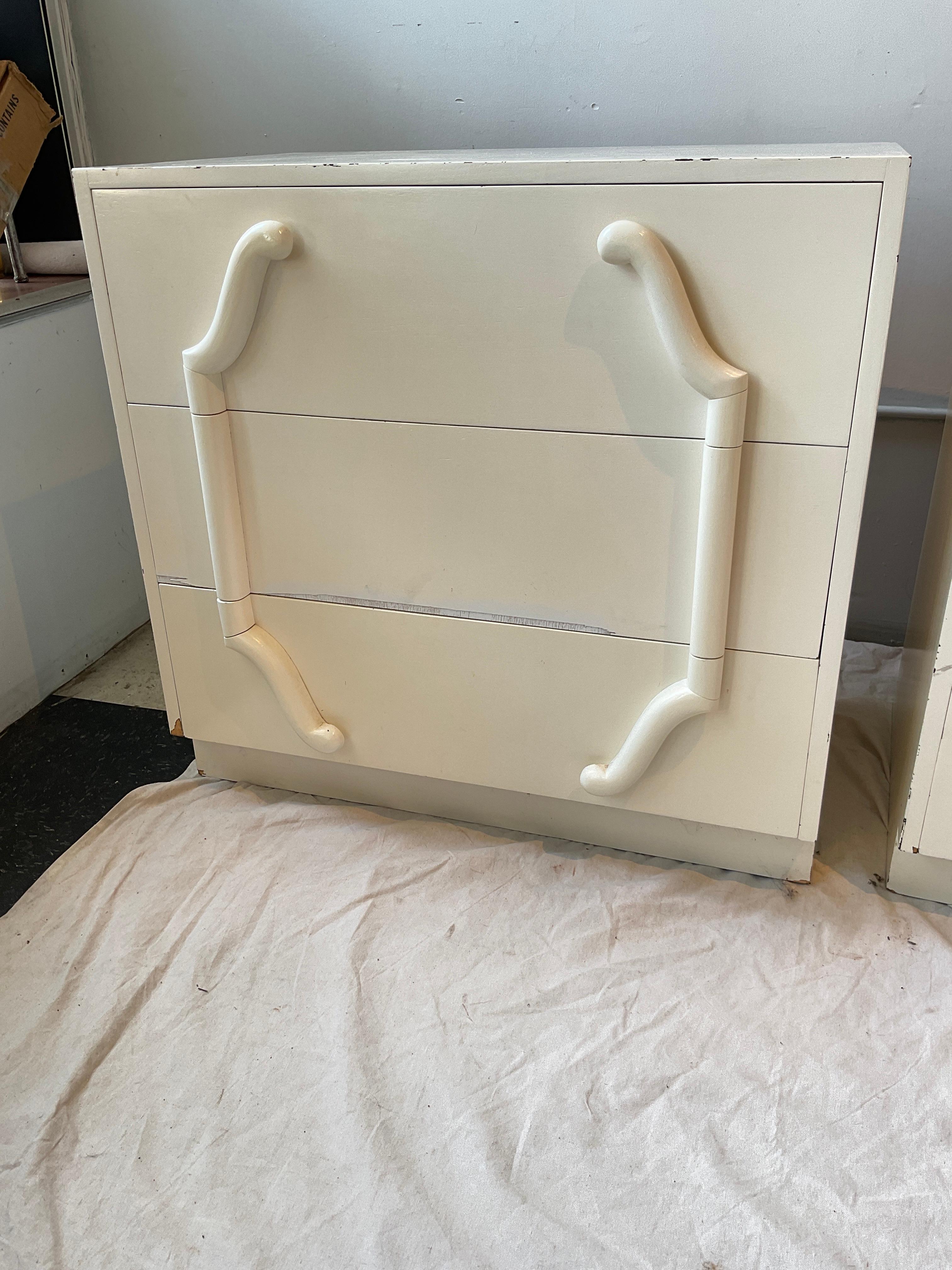 Pair Of 1940s Hollywood Regency Chests Bon état - En vente à Tarrytown, NY