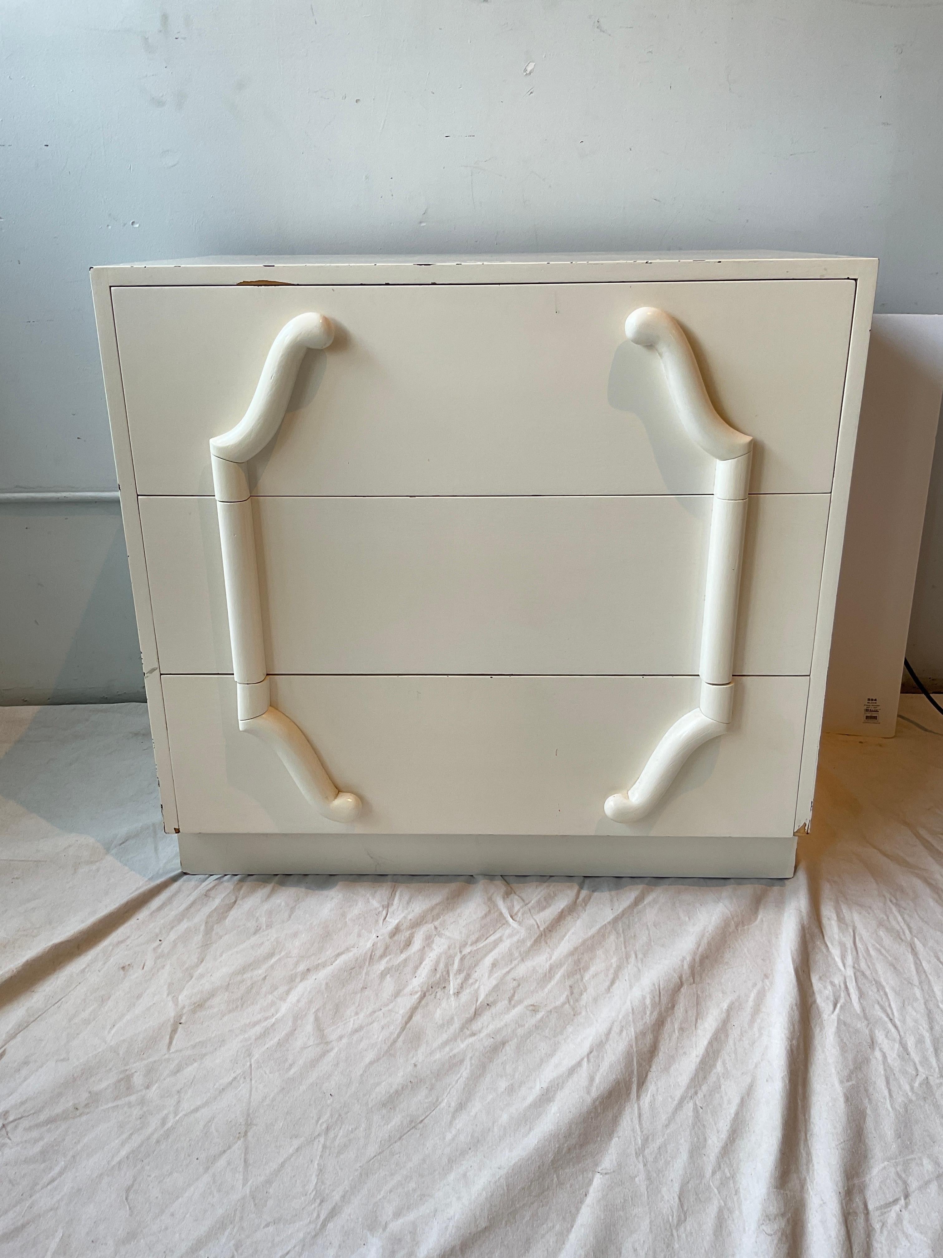 Bois Pair Of 1940s Hollywood Regency Chests en vente