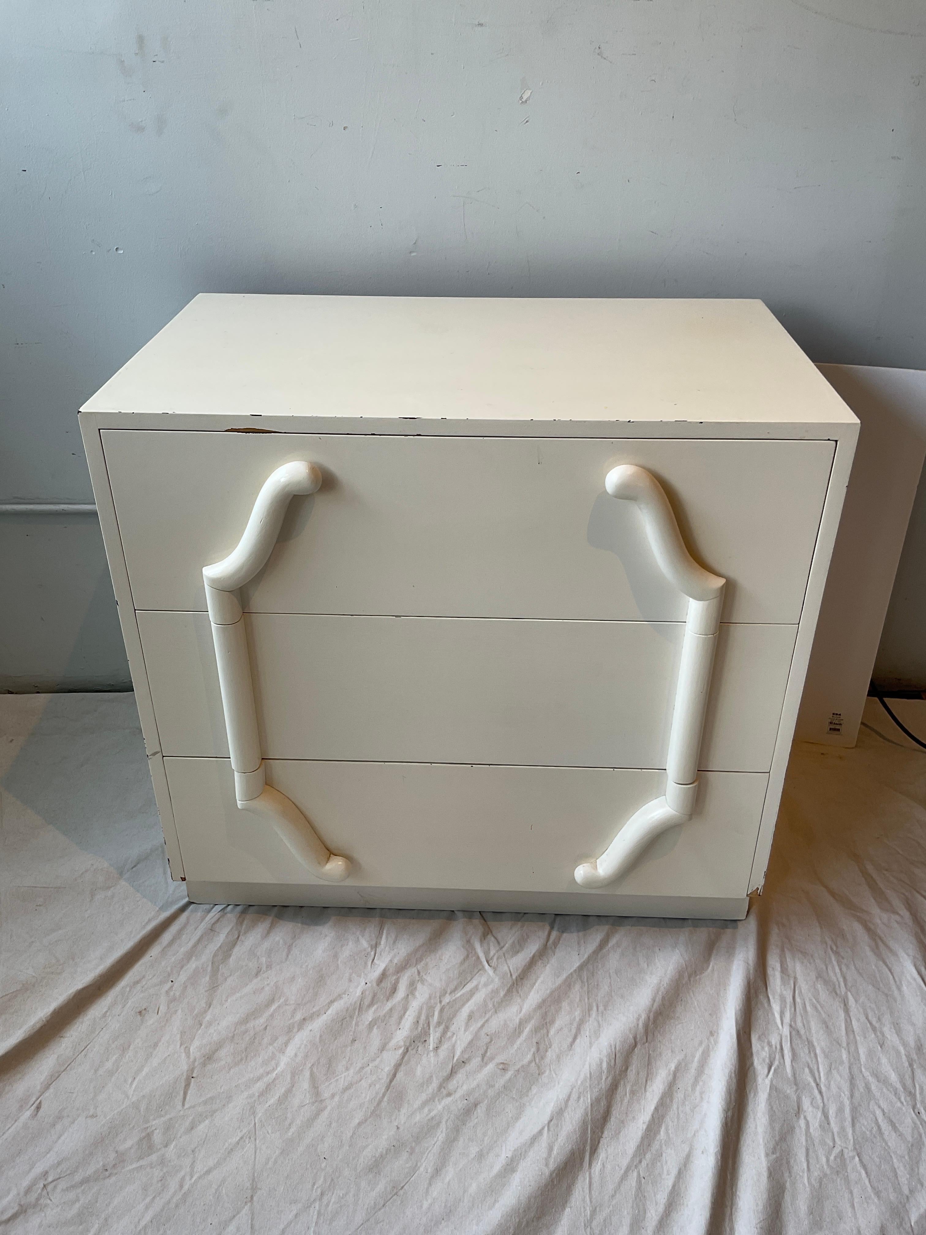 Pair Of 1940s Hollywood Regency Chests en vente 1
