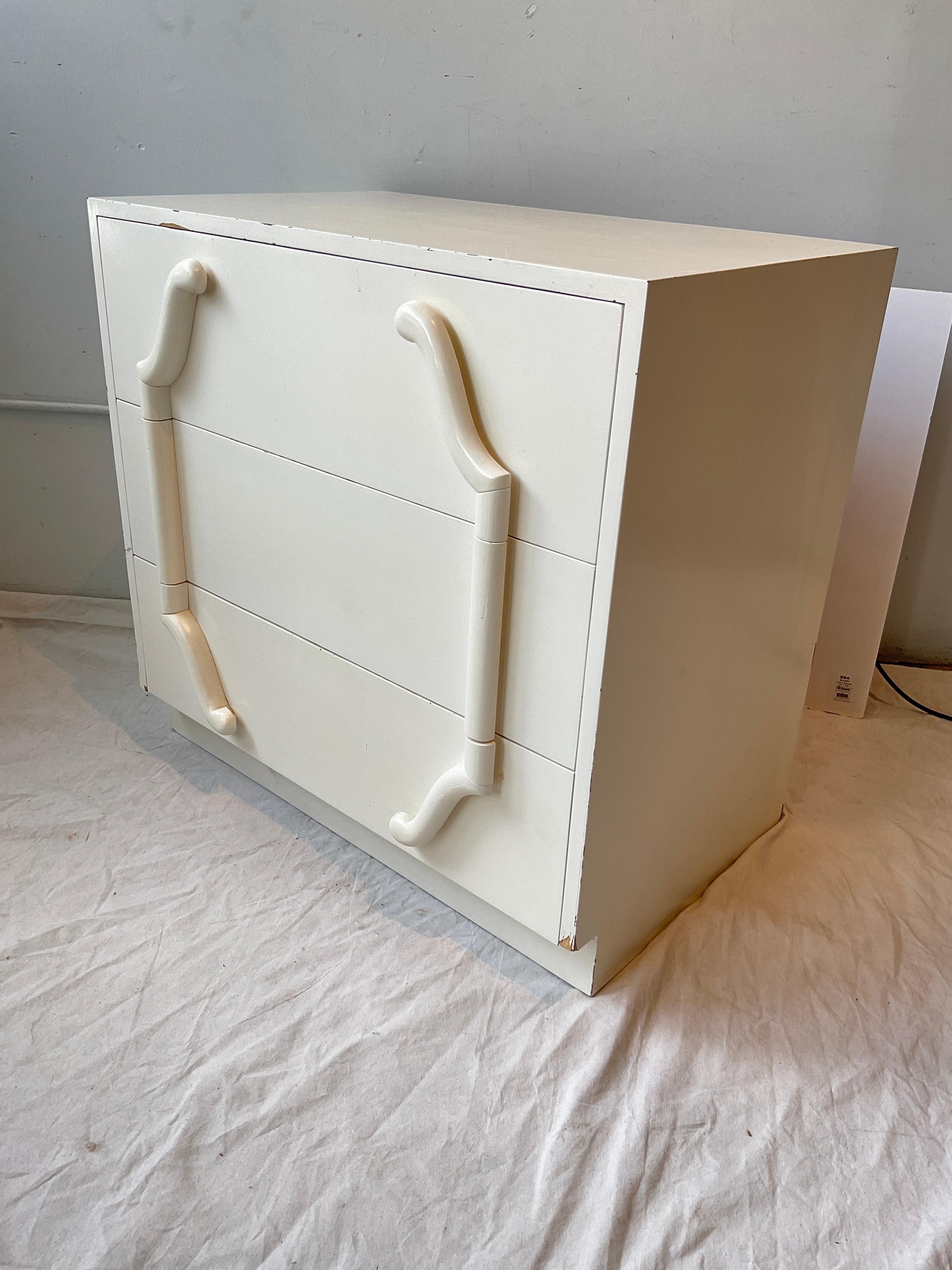 Pair Of 1940s Hollywood Regency Chests en vente 2