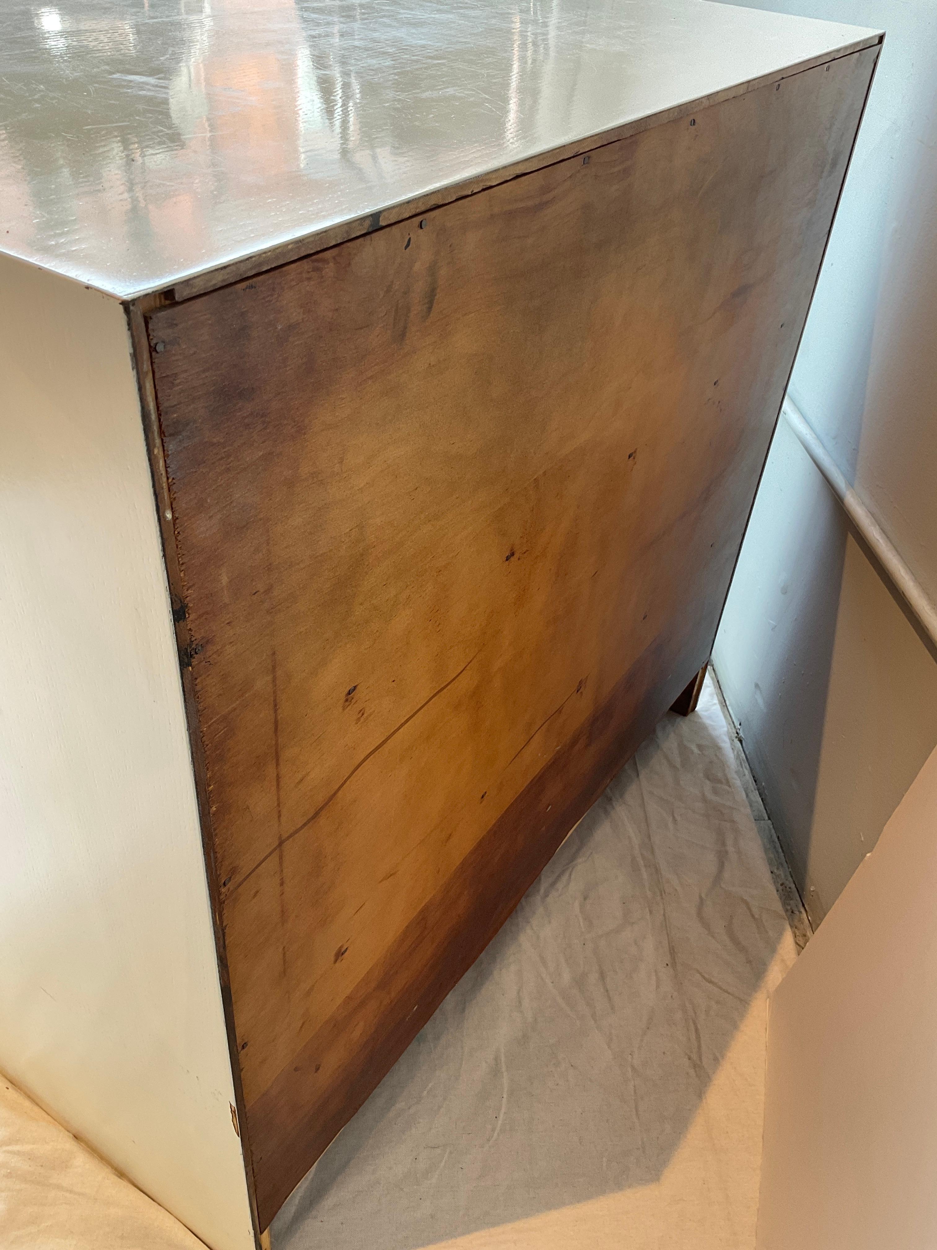 Pair Of 1940s Hollywood Regency Chests en vente 4