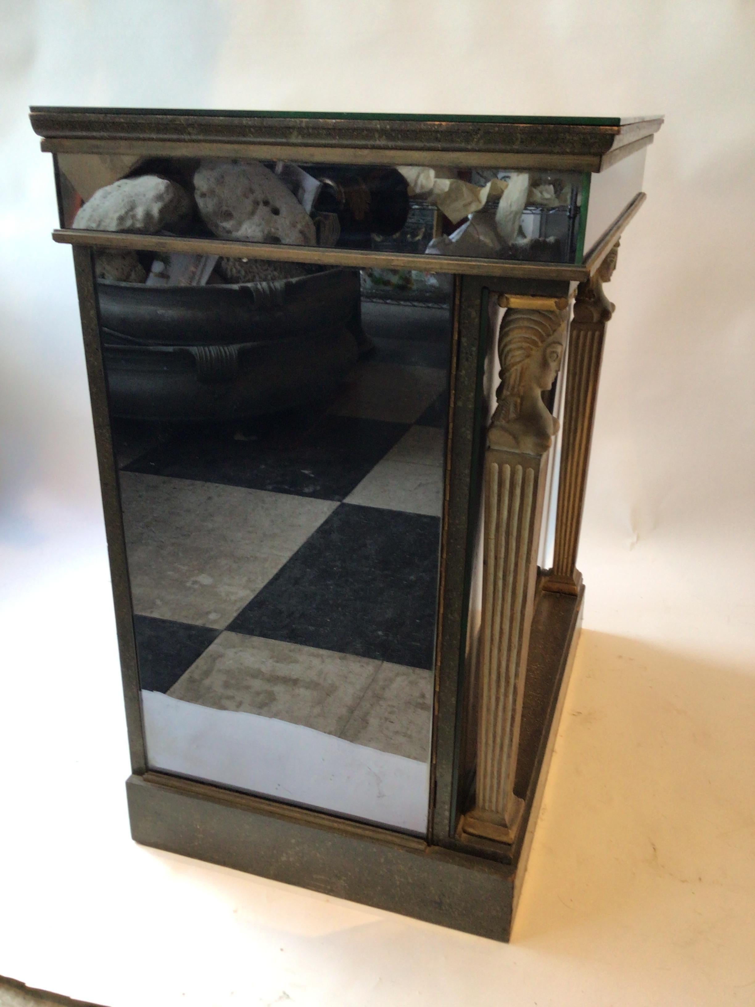Pair of 1940s Hollywood Regency Mirrored End Tables For Sale 7
