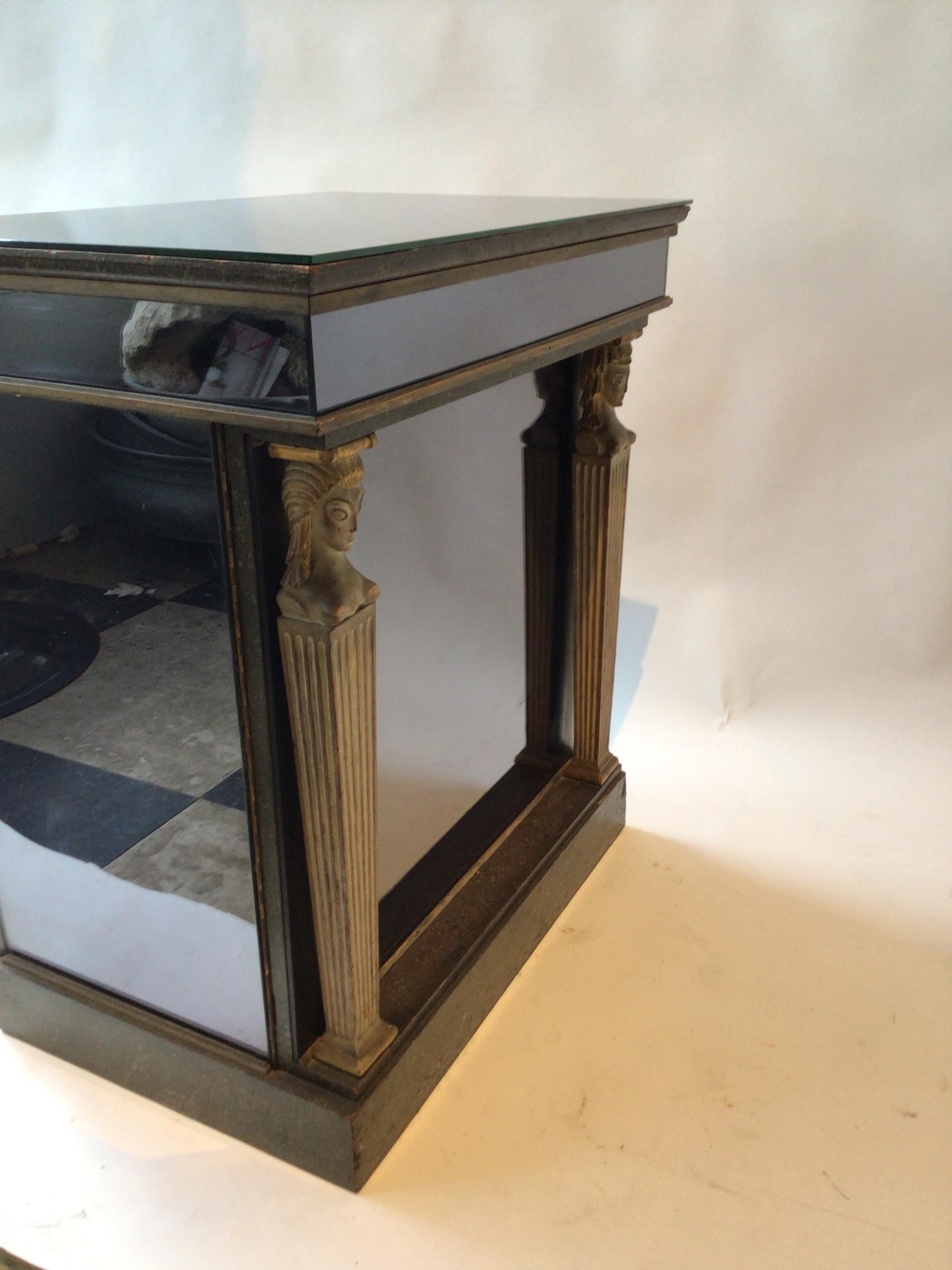 Pair of 1940s Hollywood Regency Mirrored End Tables For Sale 8