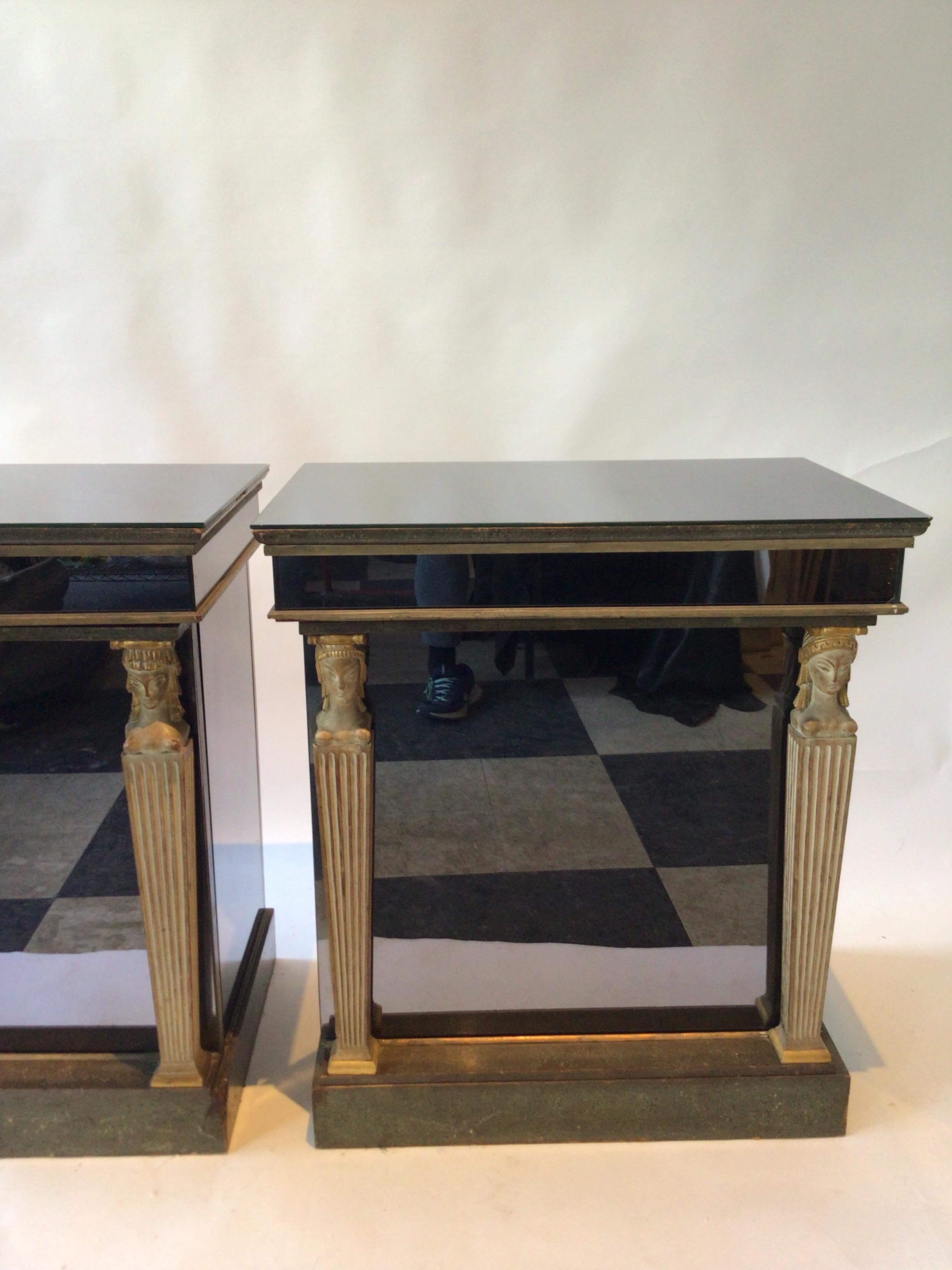 Pair of 1940s Hollywood Regency Mirrored End Tables In Good Condition For Sale In Tarrytown, NY