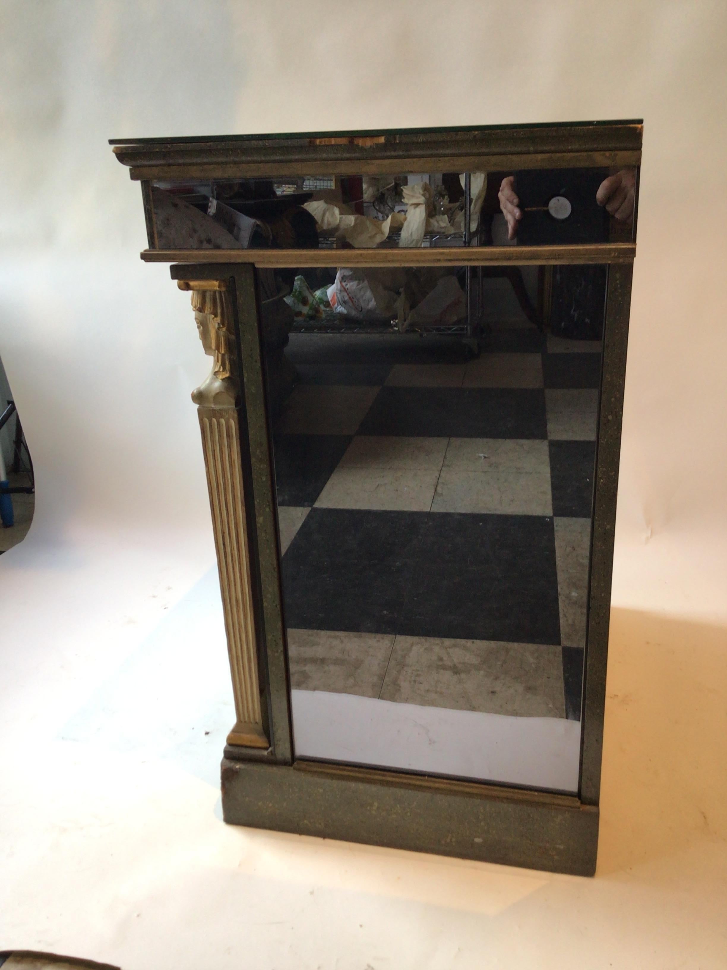 Pair of 1940s Hollywood Regency Mirrored End Tables For Sale 5
