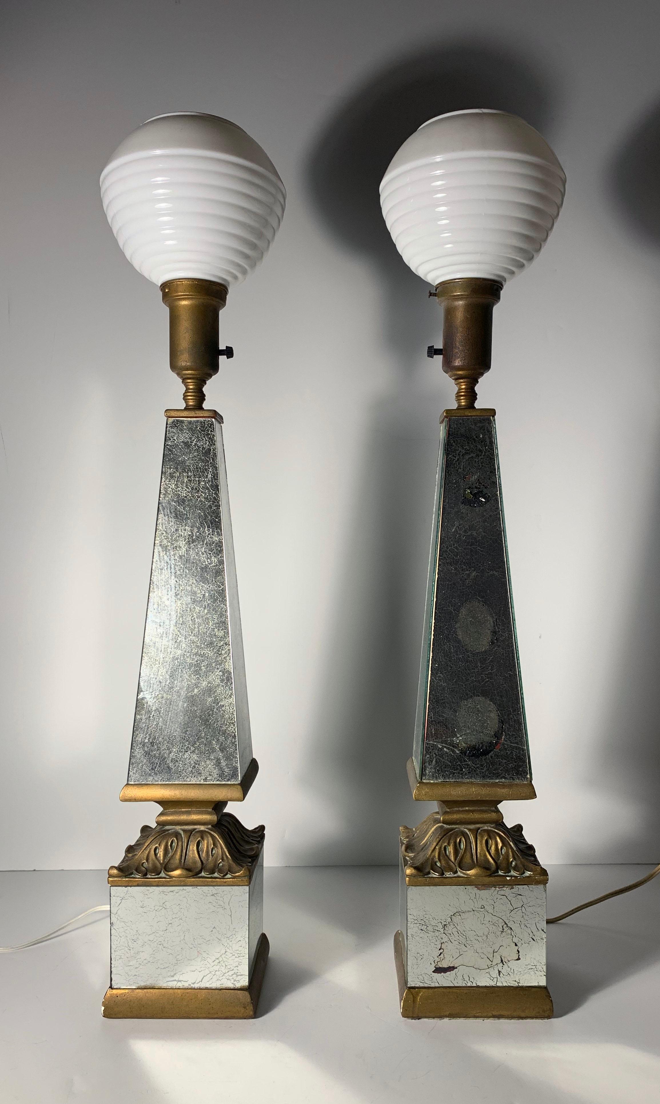 20th Century Pair of 1940s Hollywood Regency Mirrored Obelisk Form Table Lamps For Sale