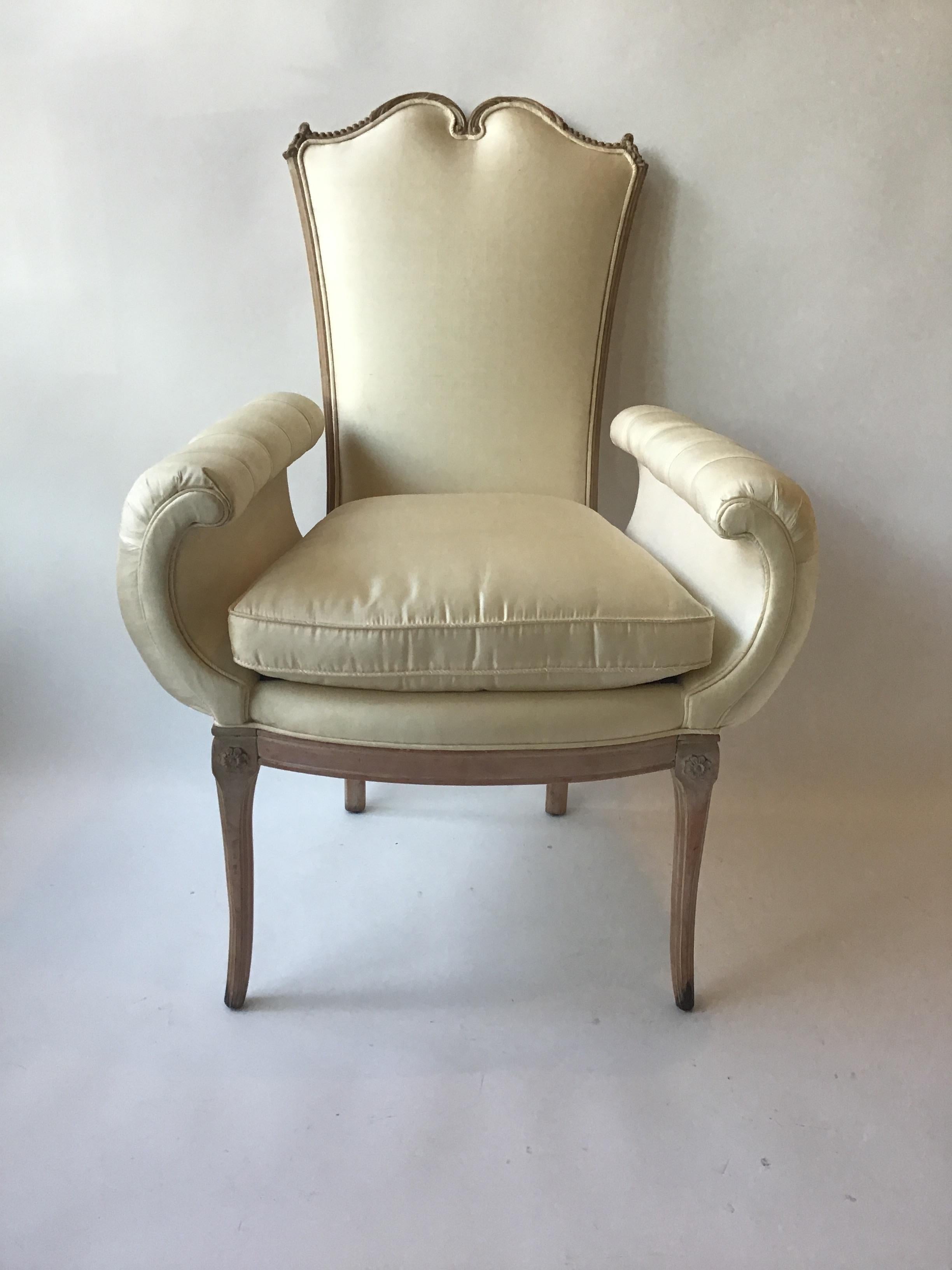 Pair of 1940s Hollywood Regency Wide Armchairs In Good Condition In Tarrytown, NY