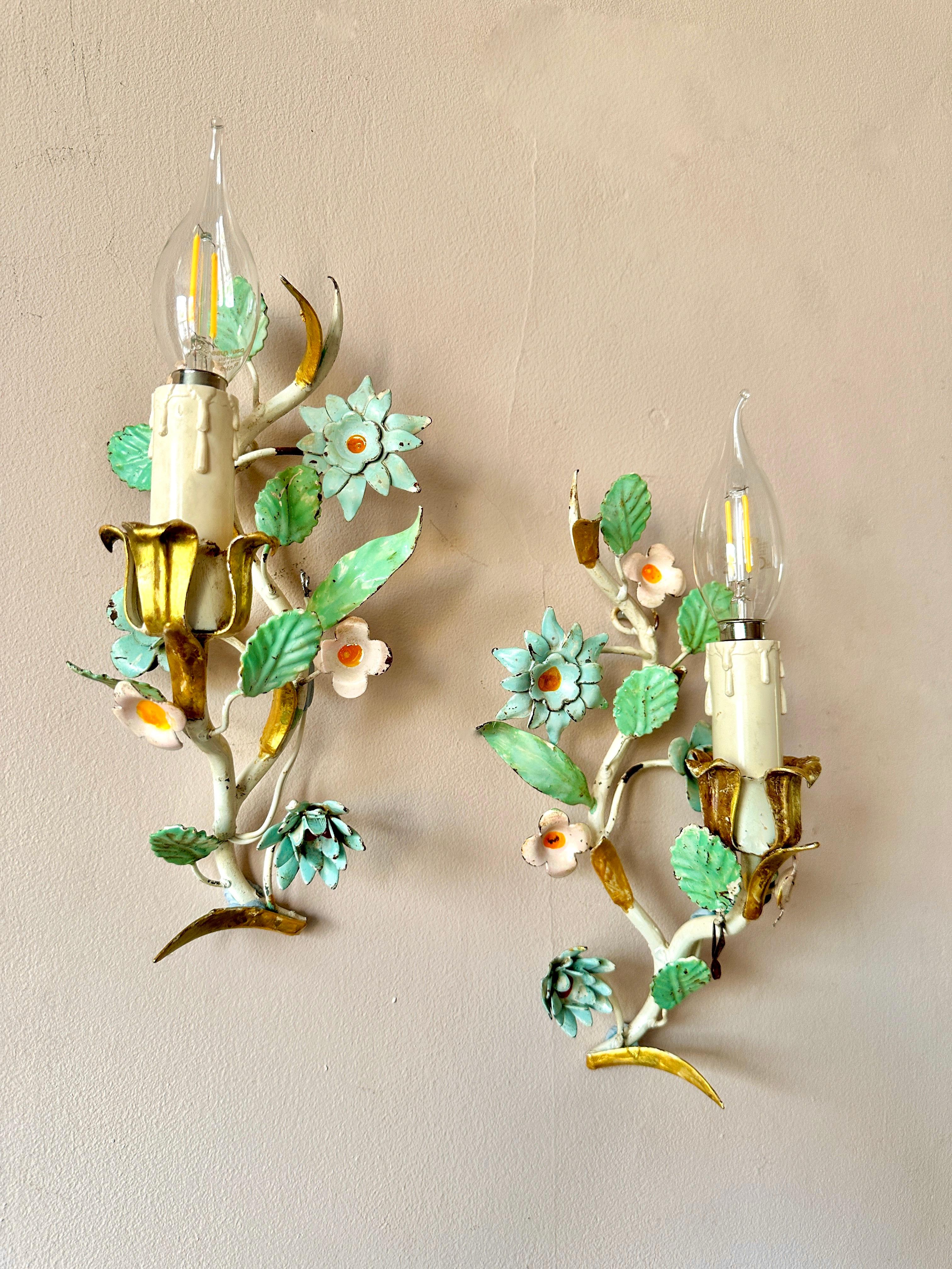 Pair of 1940s Italian flower toleware wall lights.

Gorgeous Florentine hand-painted sconces in excellent condition with light and attractive wear. Rewired and PAT tested.

Height 26cm Width 14cm Depth 10cm