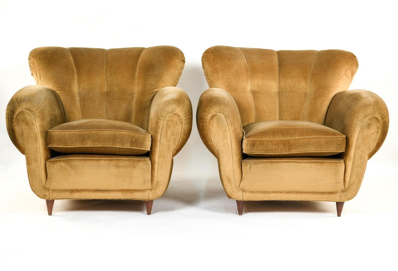 Pair of 1940s Italian lounge chairs attributed to Guglielmo Ulrich. The chairs has the original mohair fabric with walnut legs.