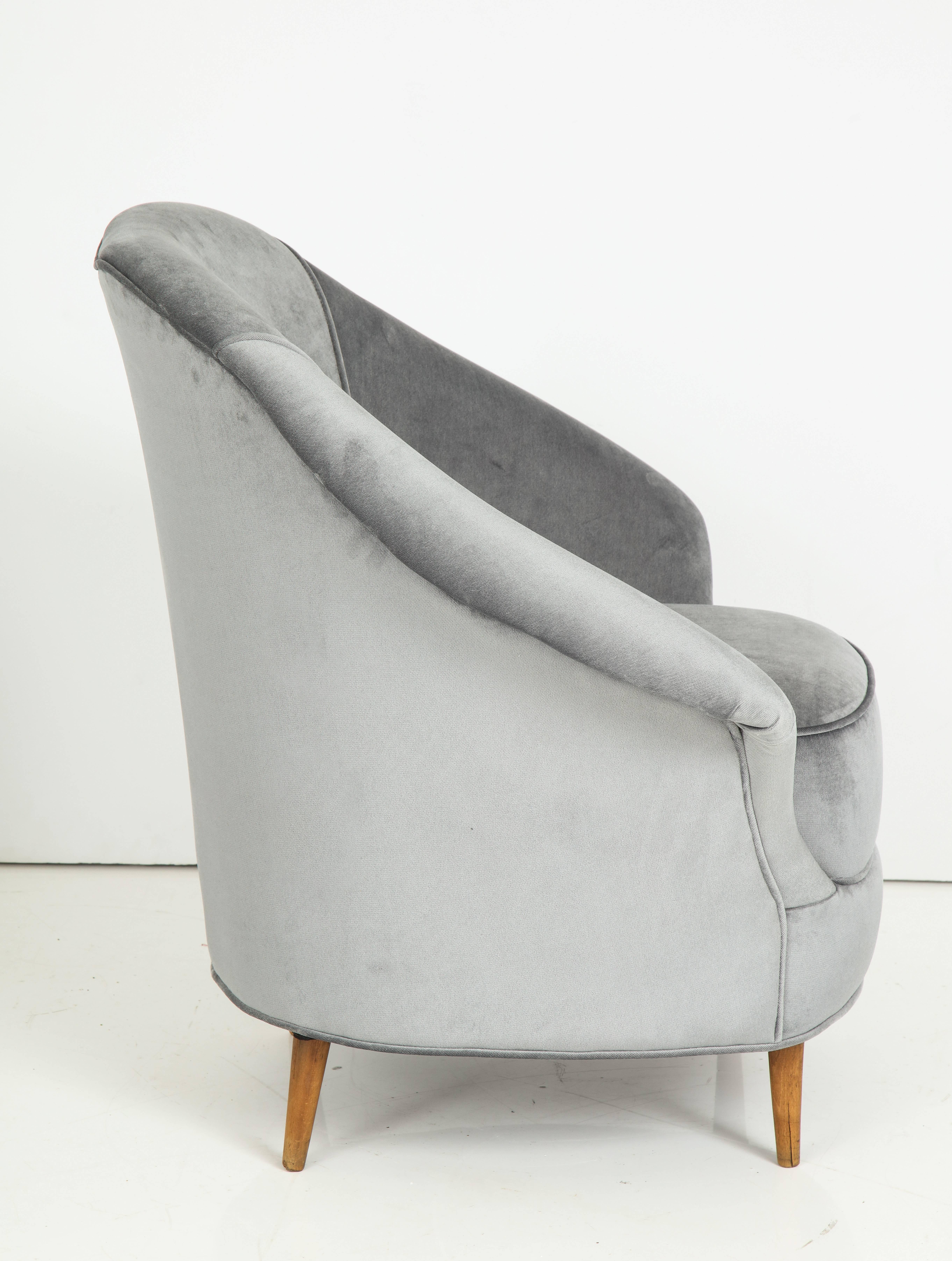20th Century Pair of Lounge Chairs in the Style of Gio Ponti in Grey Velvet, Italy