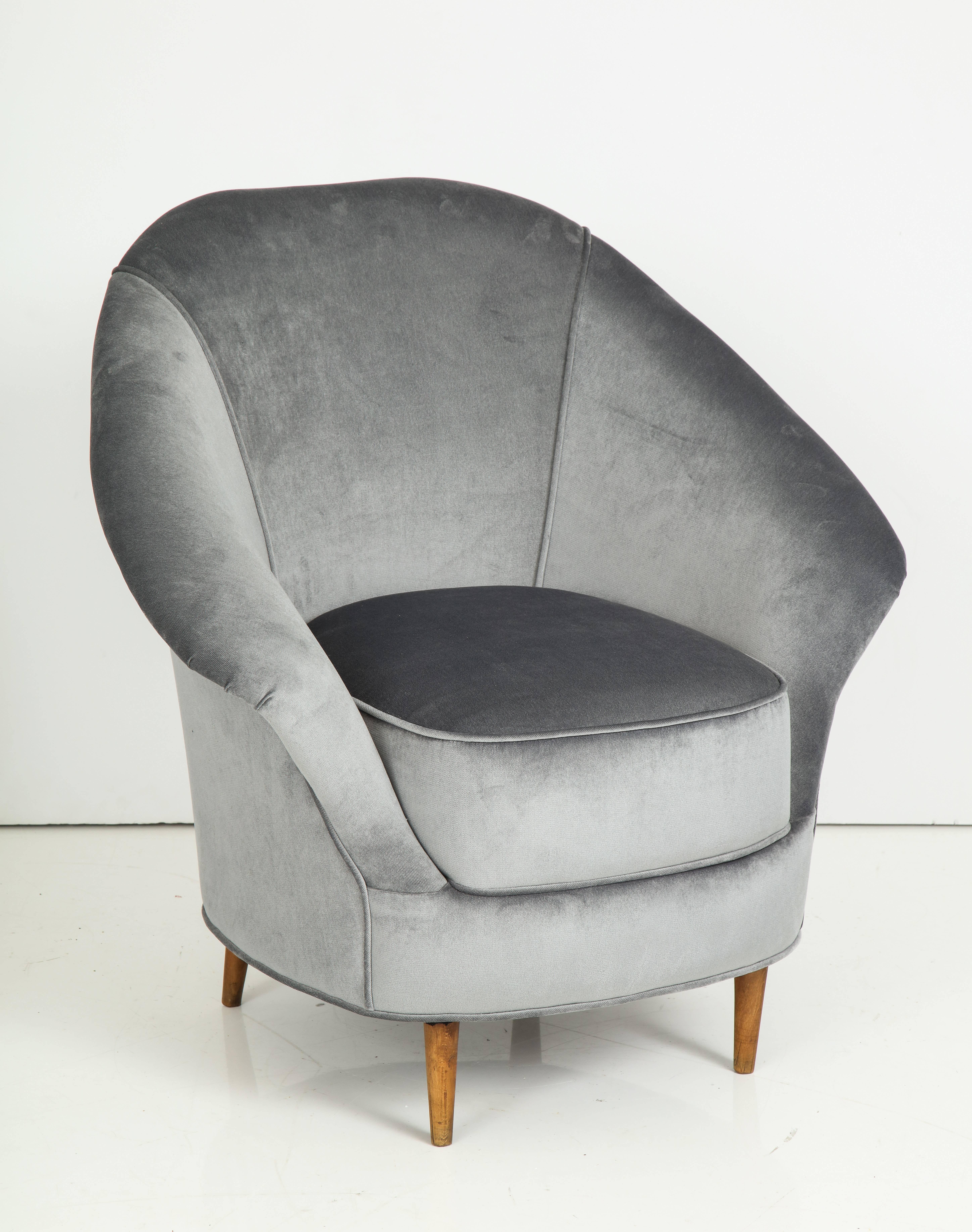 Pair of Lounge Chairs in the Style of Gio Ponti in Grey Velvet, Italy 1