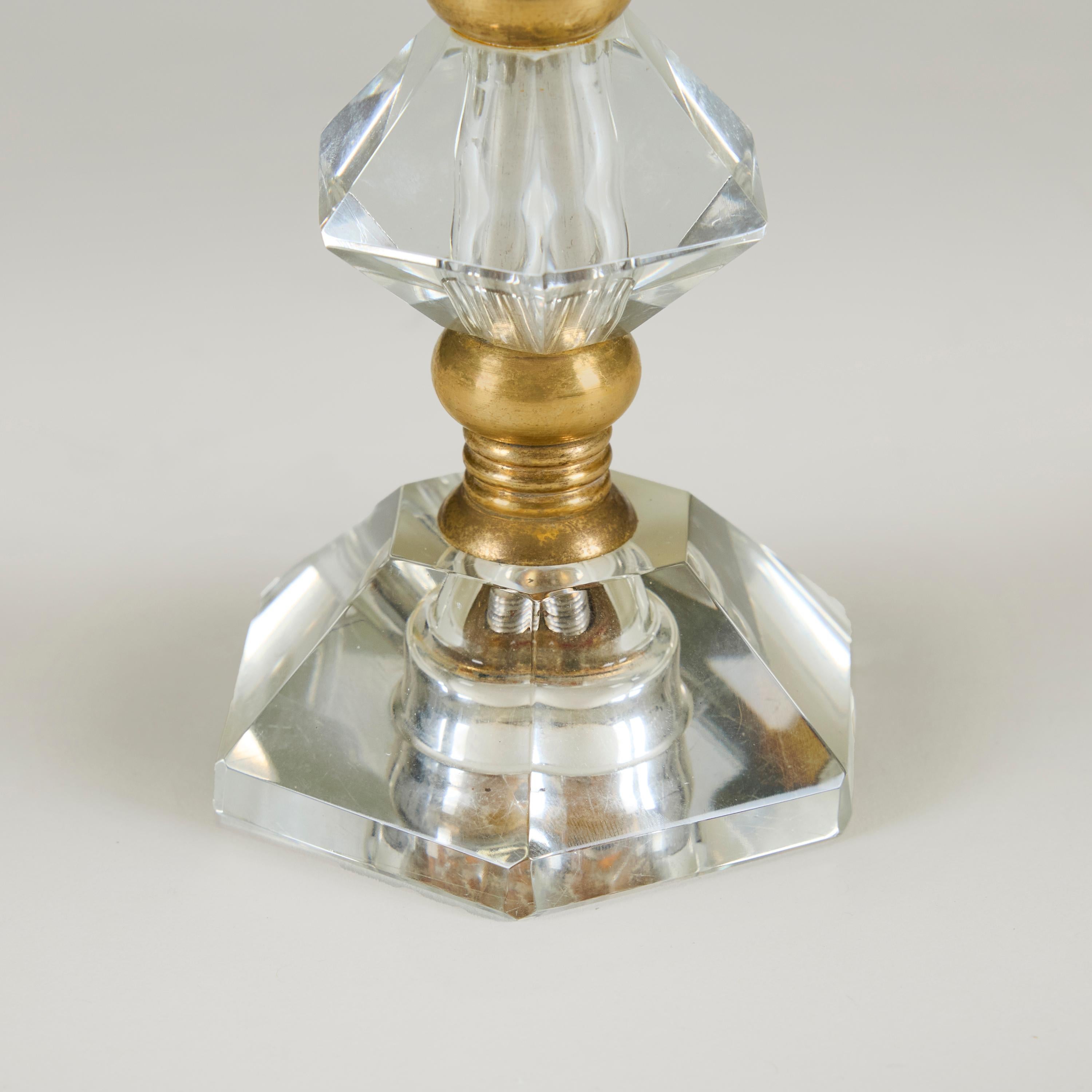 Pareja de lámparas de sobremesa italianas de cristal tallado de Murano y latón de los años 40, Art Decó en Bueno estado para la venta en London, GB