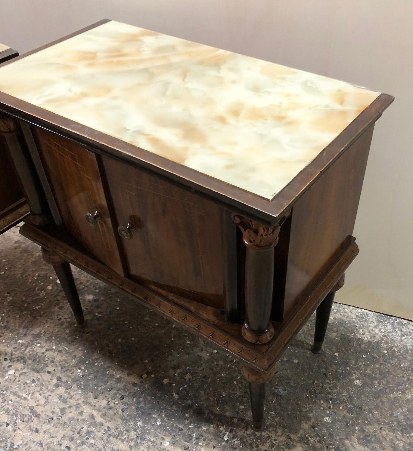 Mid-20th Century Pair of 1940s Italian Nightstands in Natural Walnut with Glass Top Marbled