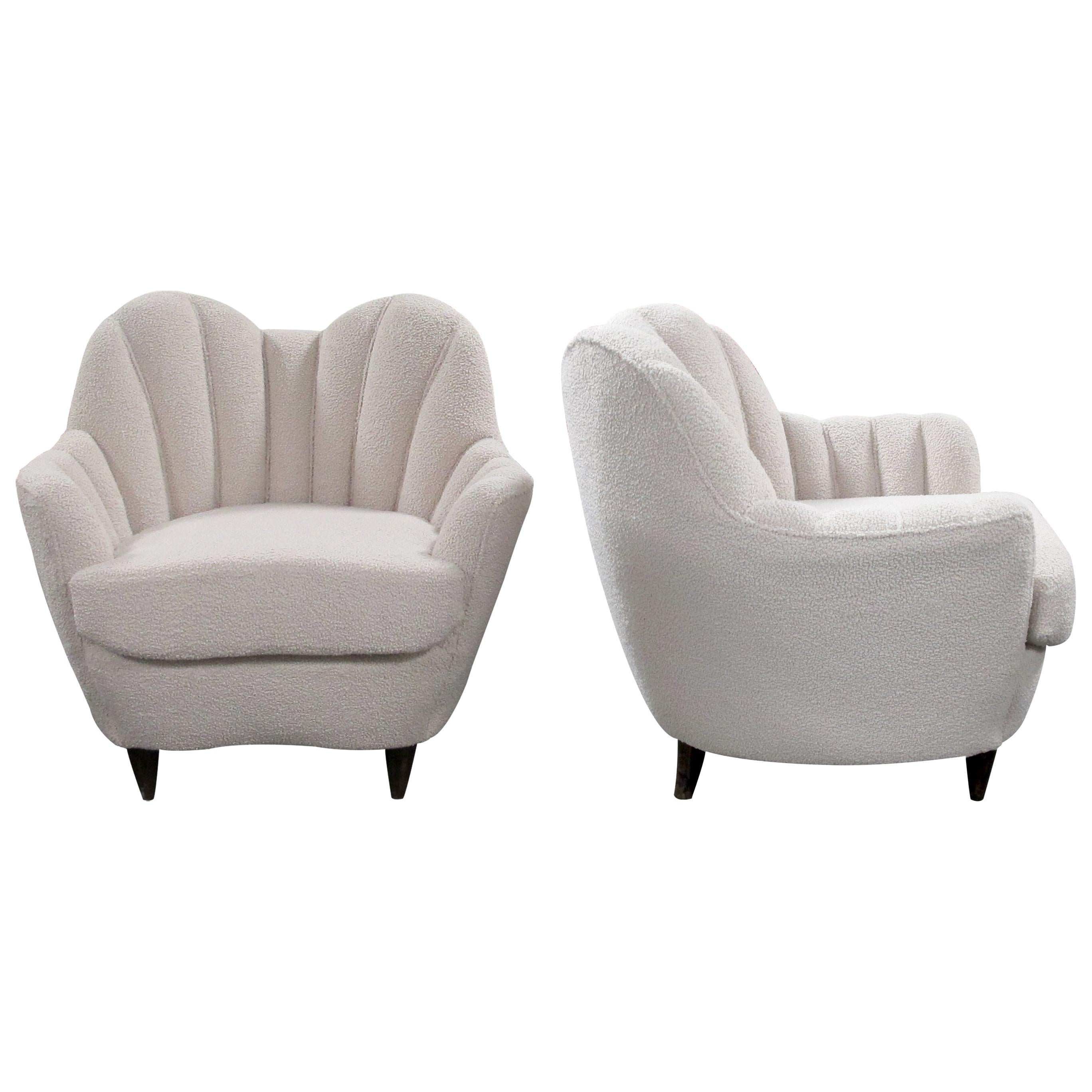 Pair of 1940s Italian Scallop Shaped Armchairs in the Style of Gio Ponti