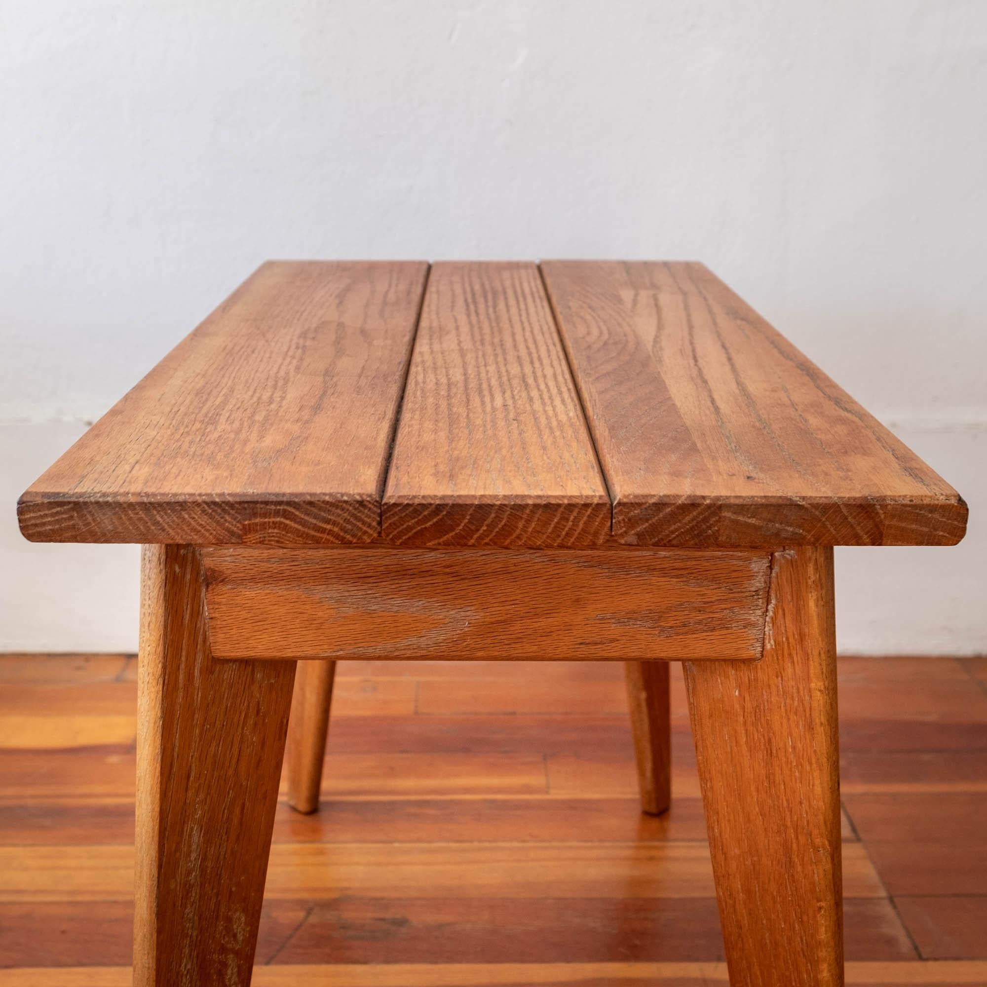 Milieu du XXe siècle Paire de tables d'appoint en chêne à couvercle des années 1940 en vente