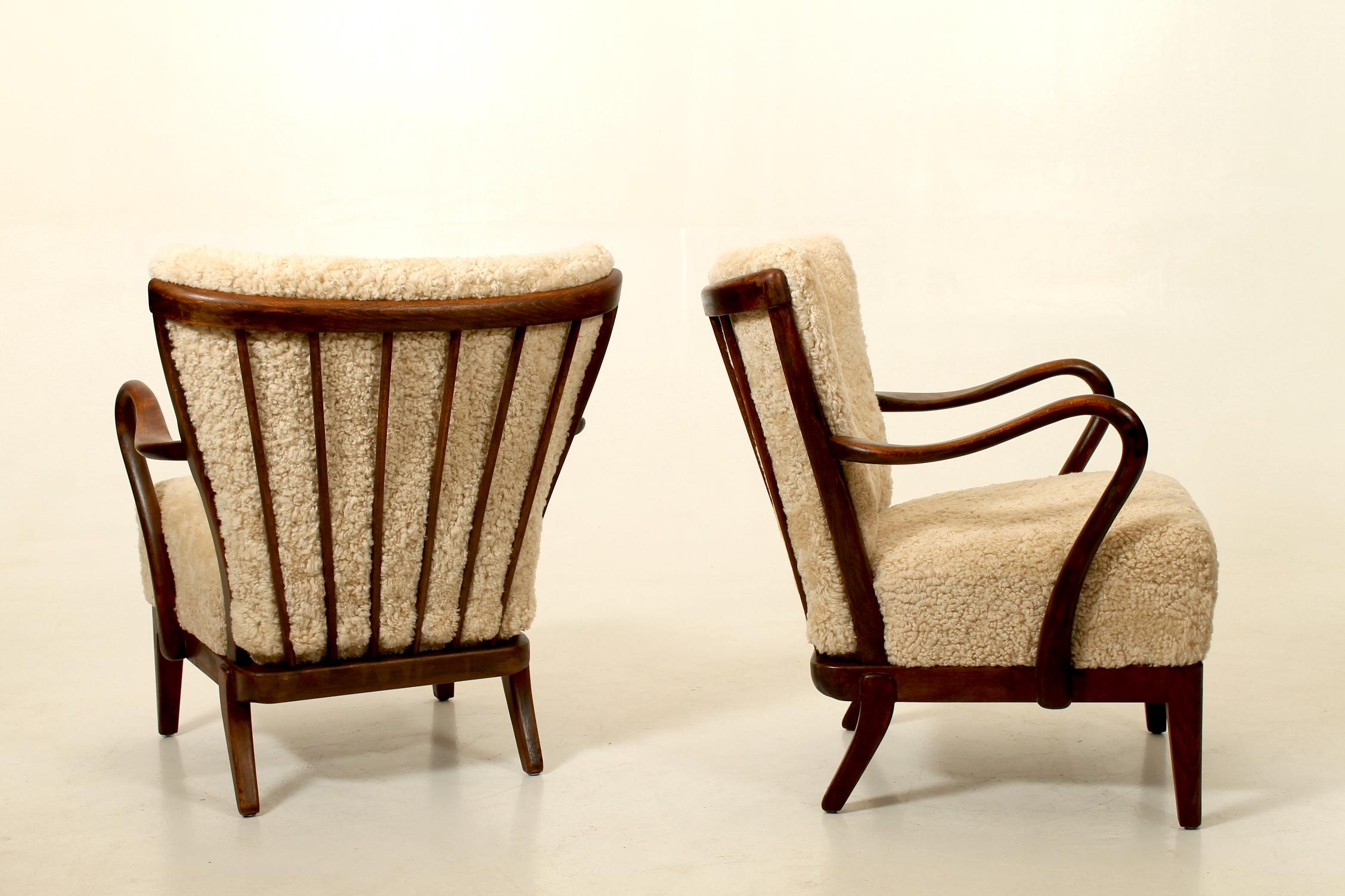 Danish Pair of 1940s lounge chairs by Alfred Christensen, Denmark. For Sale