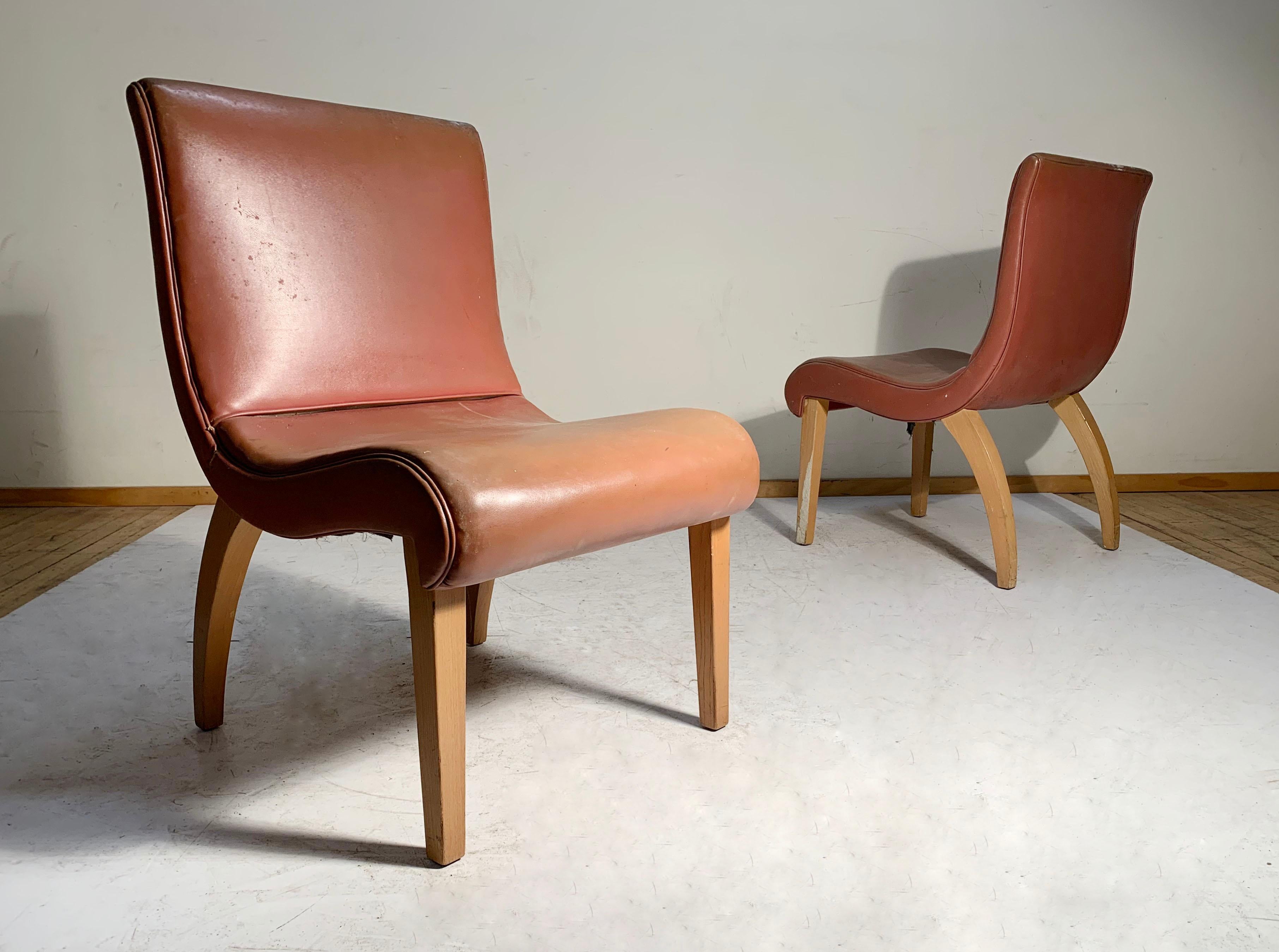 Coppia di sedie da salotto o laterali degli anni '40 attribuite a Gilbert Rohde In condizioni buone in vendita a Chicago, IL