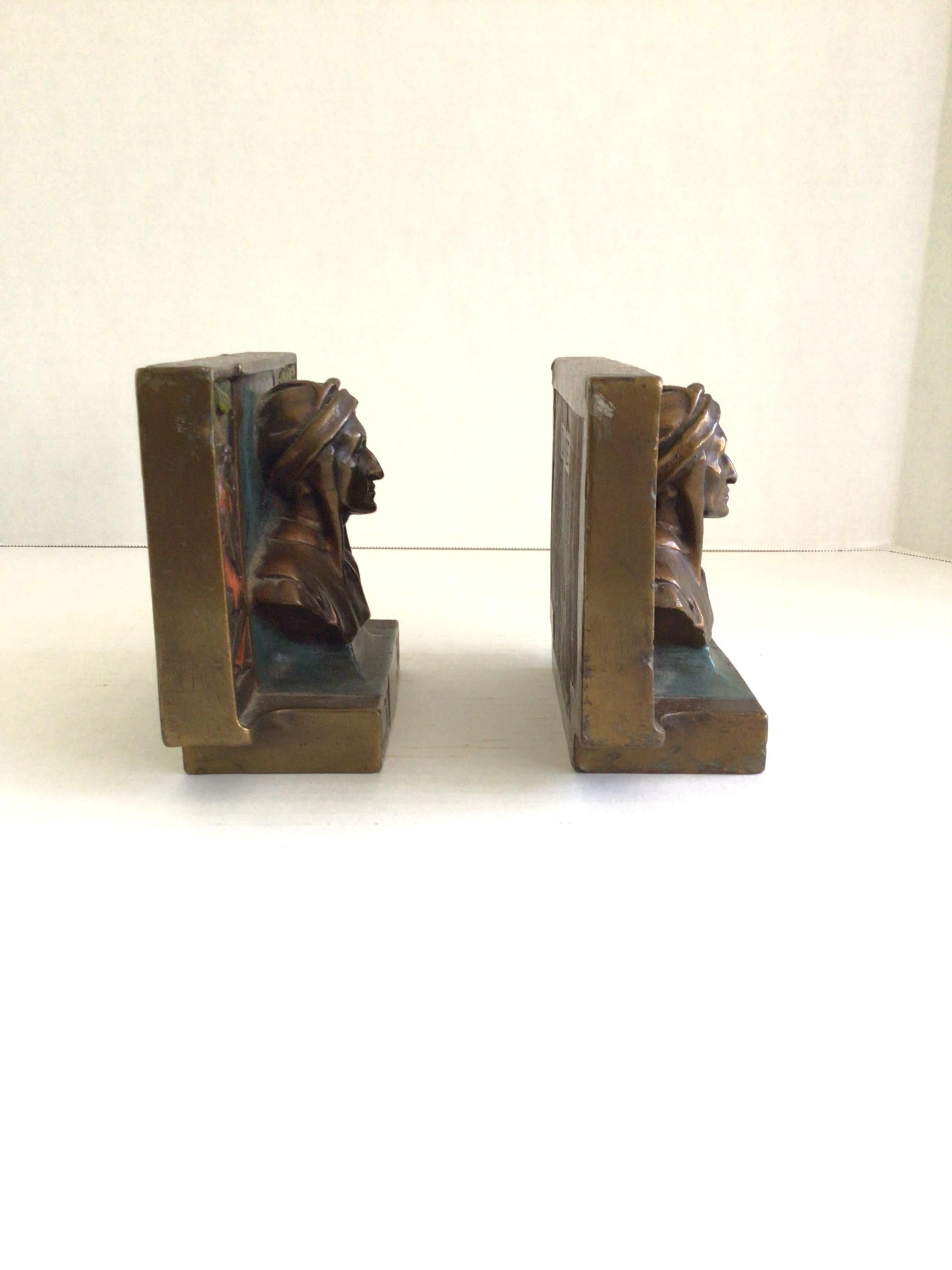 Bronzato Coppia di fermalibri Dante in gesso bronzato dipinto degli anni '40 in vendita