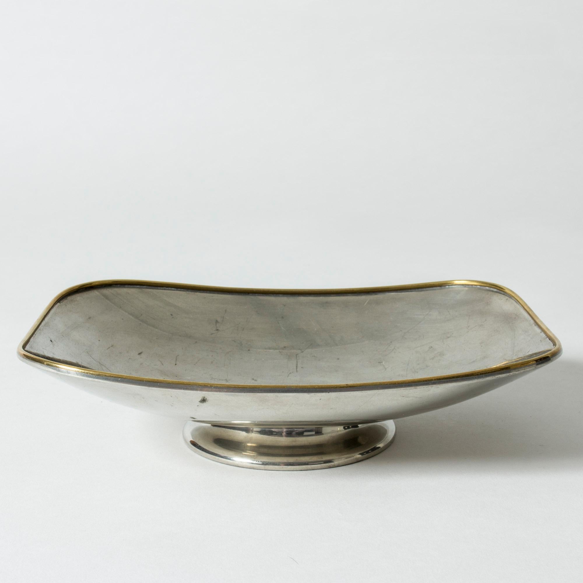 Pair of 1940s Pewter Trays by Nils Fougstedt for Svenskt Tenn, Sweden, 1940s In Good Condition In Stockholm, SE