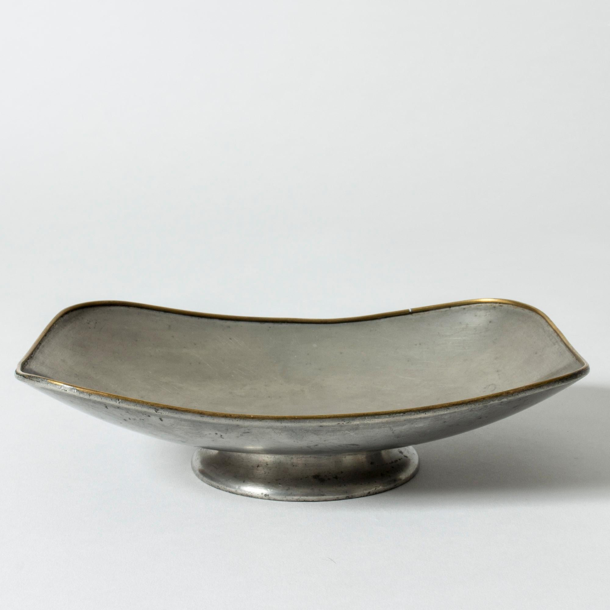Mid-20th Century Pair of 1940s Pewter Trays by Nils Fougstedt for Svenskt Tenn, Sweden, 1940s