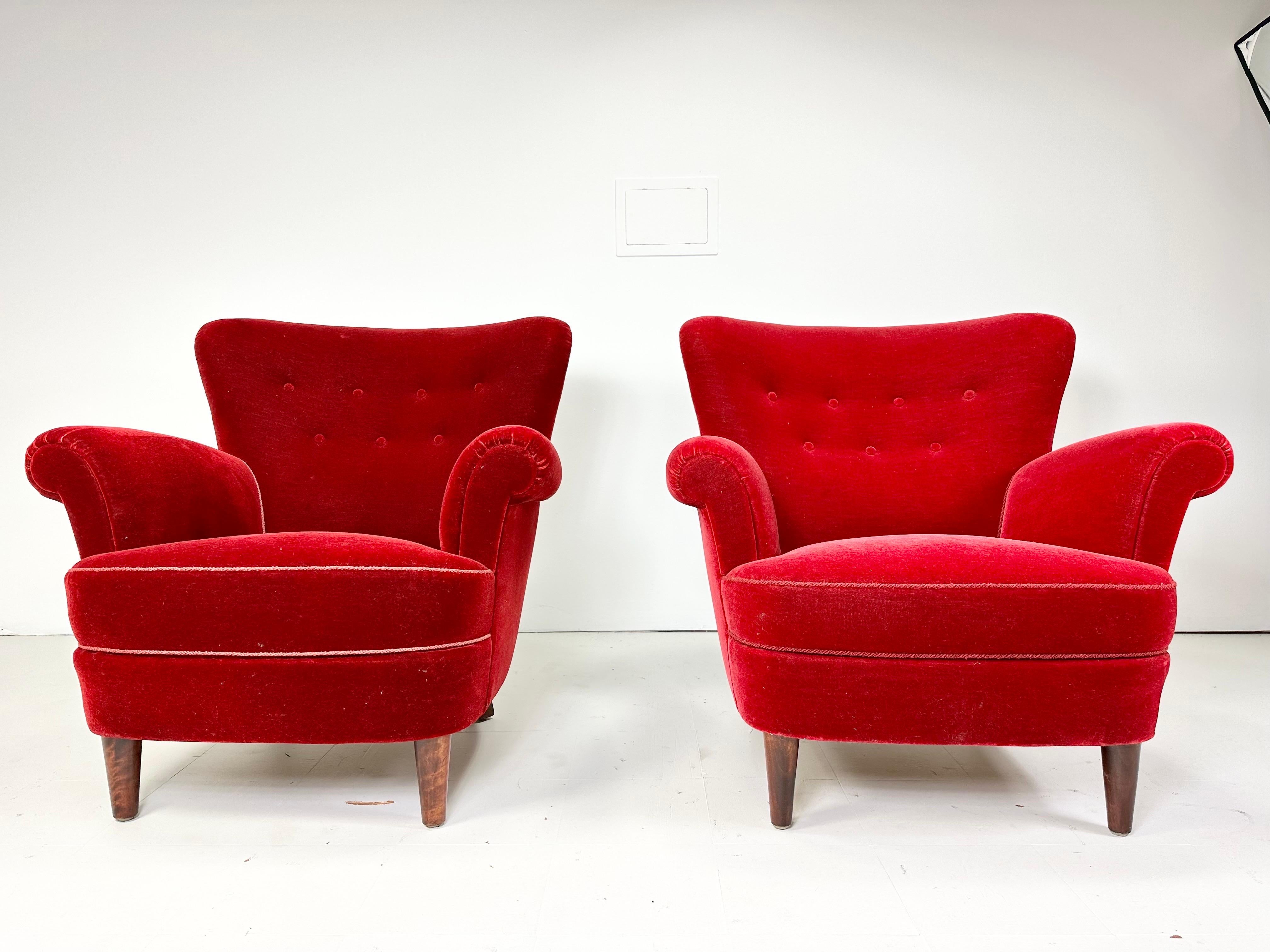 Paire de chaises longues danoises en velours rouge des années 1940 en vente 3