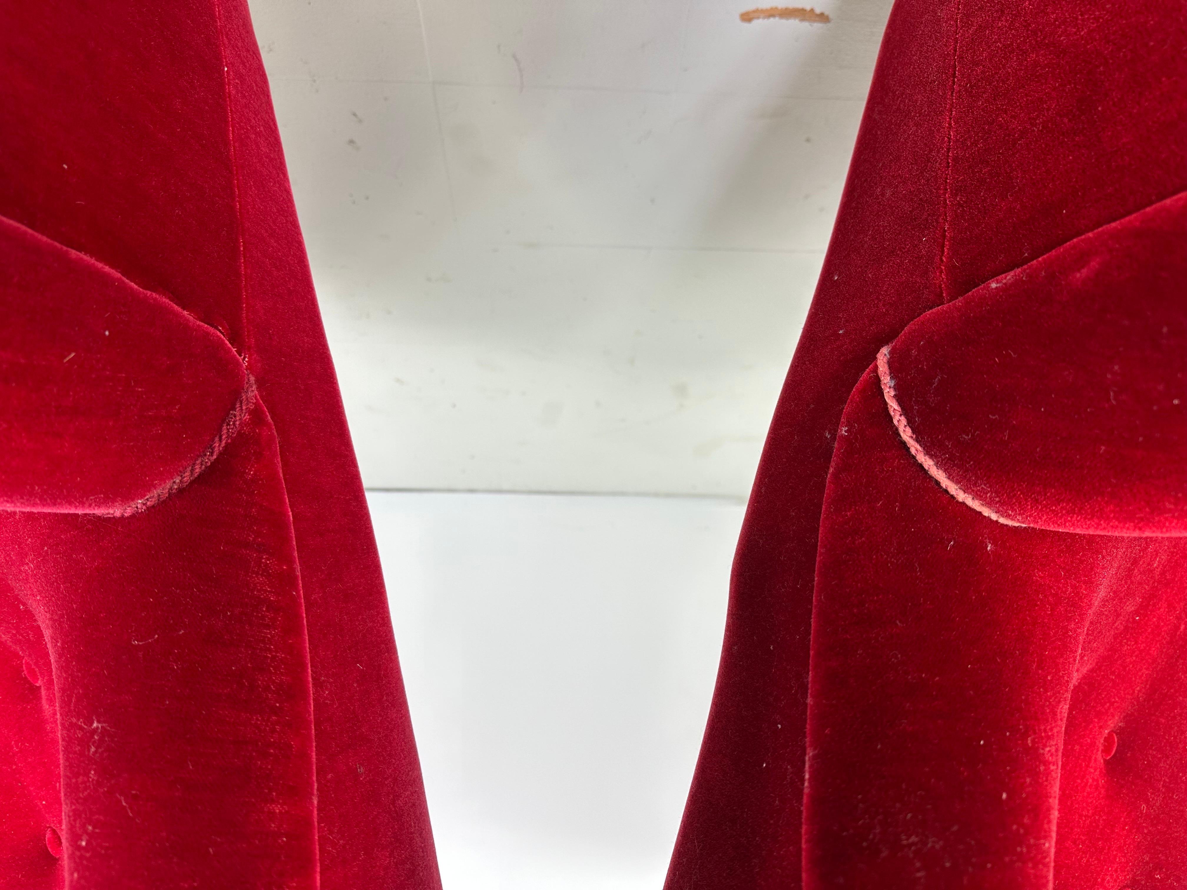 20ième siècle Paire de chaises longues danoises en velours rouge des années 1940 en vente