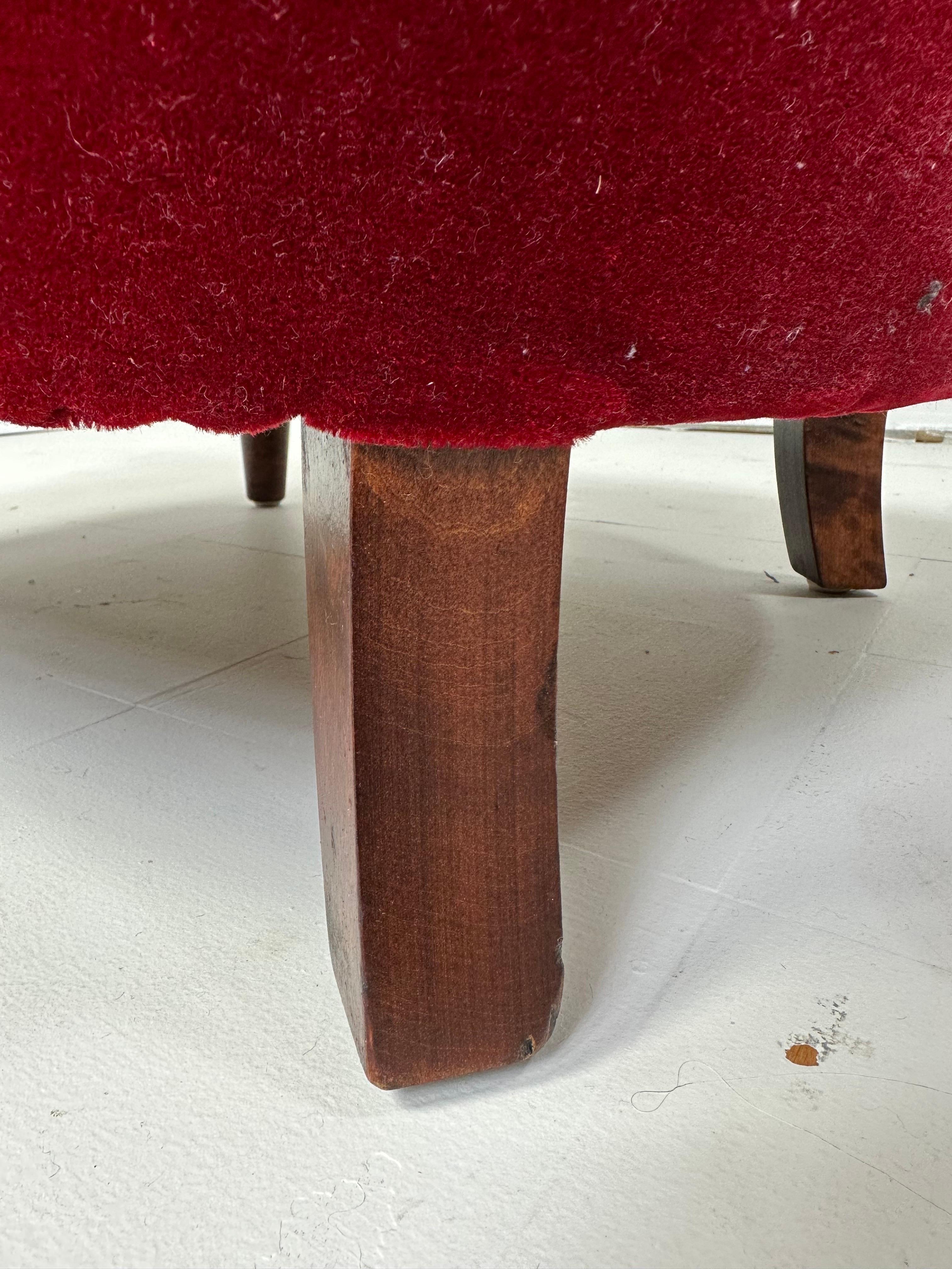 Paire de chaises longues danoises en velours rouge des années 1940 en vente 2