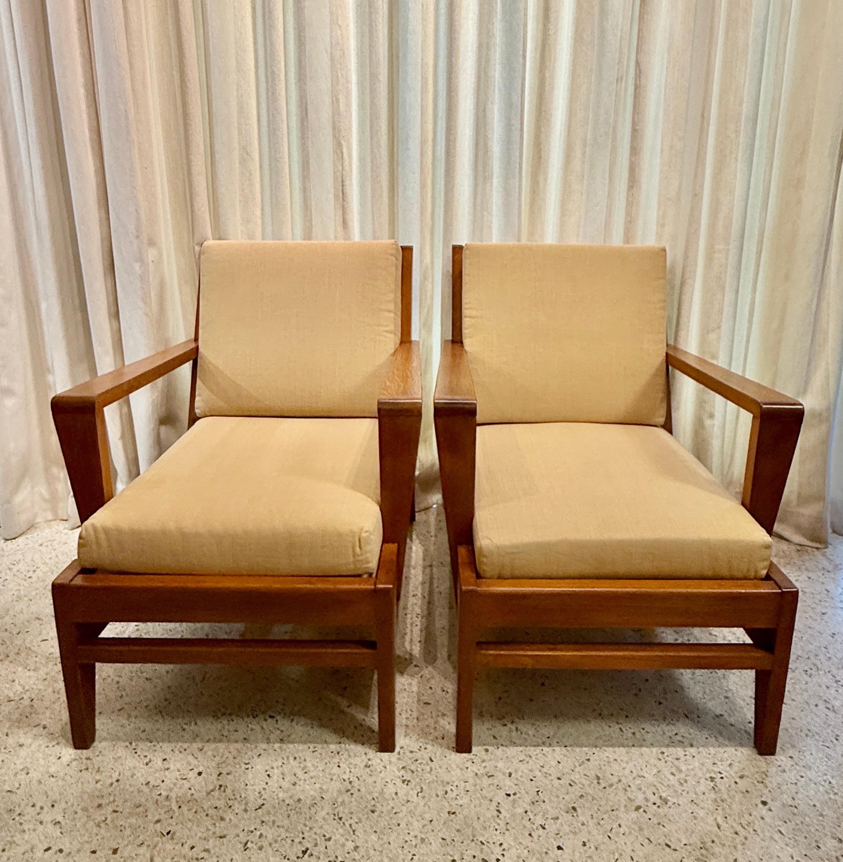 Tissu Pair of 1940's Rene Gabriel Oak Armchairs en vente
