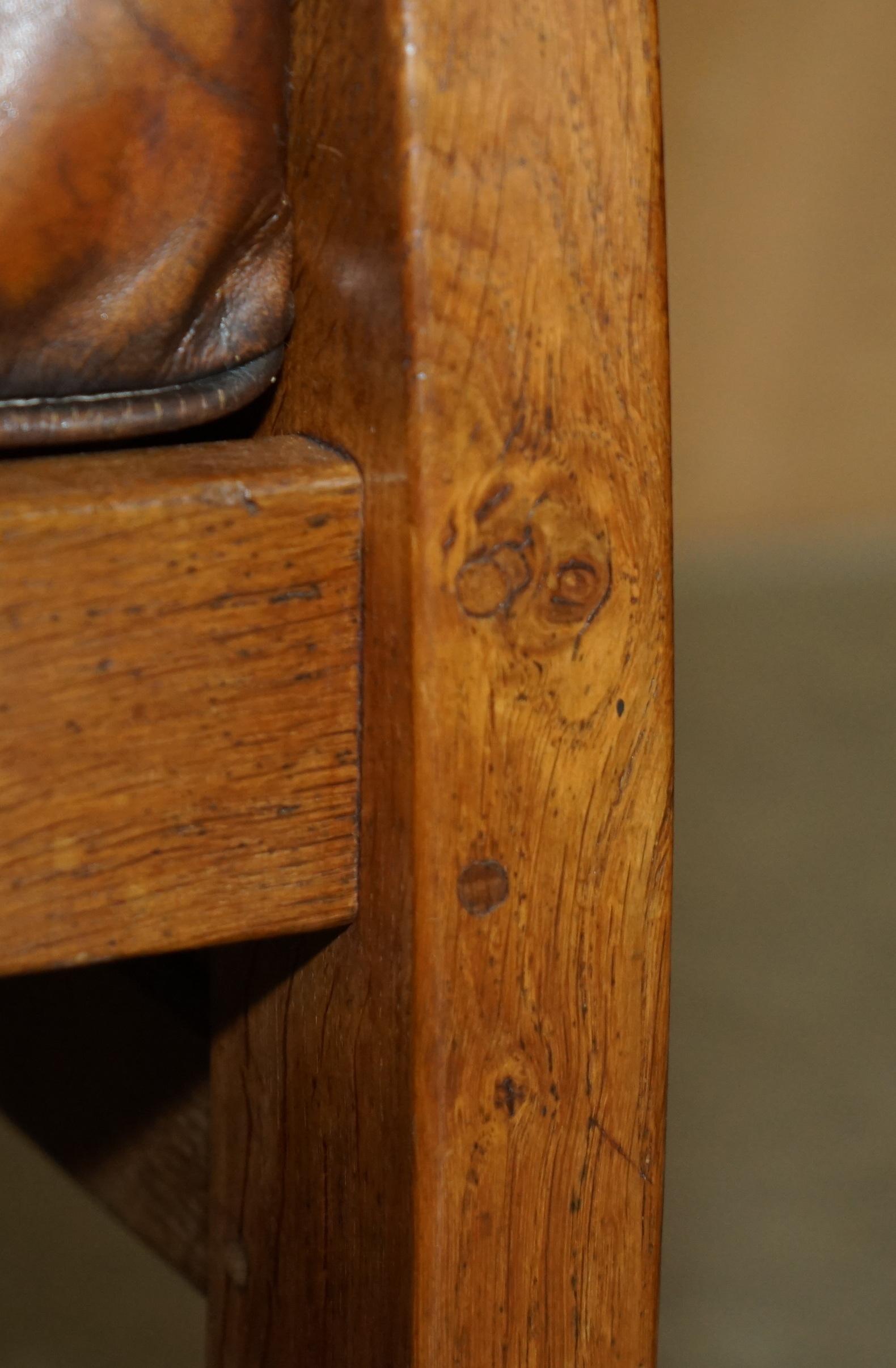 PAR DE SILLONES DE CUERO DE 1940 ROBERT MOUSEMAN THOMPSON BROWN CHESTERFIELD en venta 2