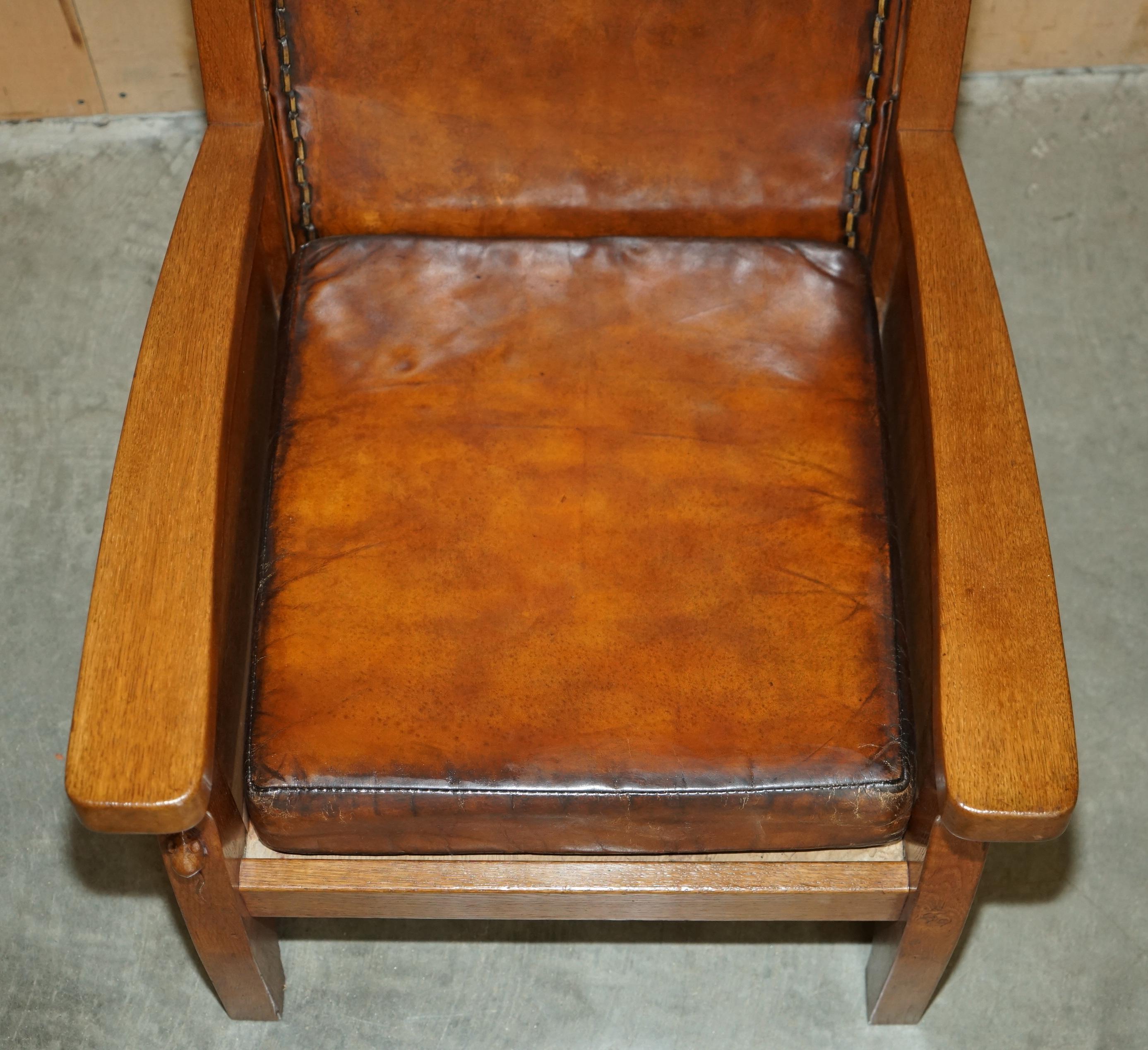 PAR DE SILLONES DE CUERO DE 1940 ROBERT MOUSEMAN THOMPSON BROWN CHESTERFIELD en venta 6