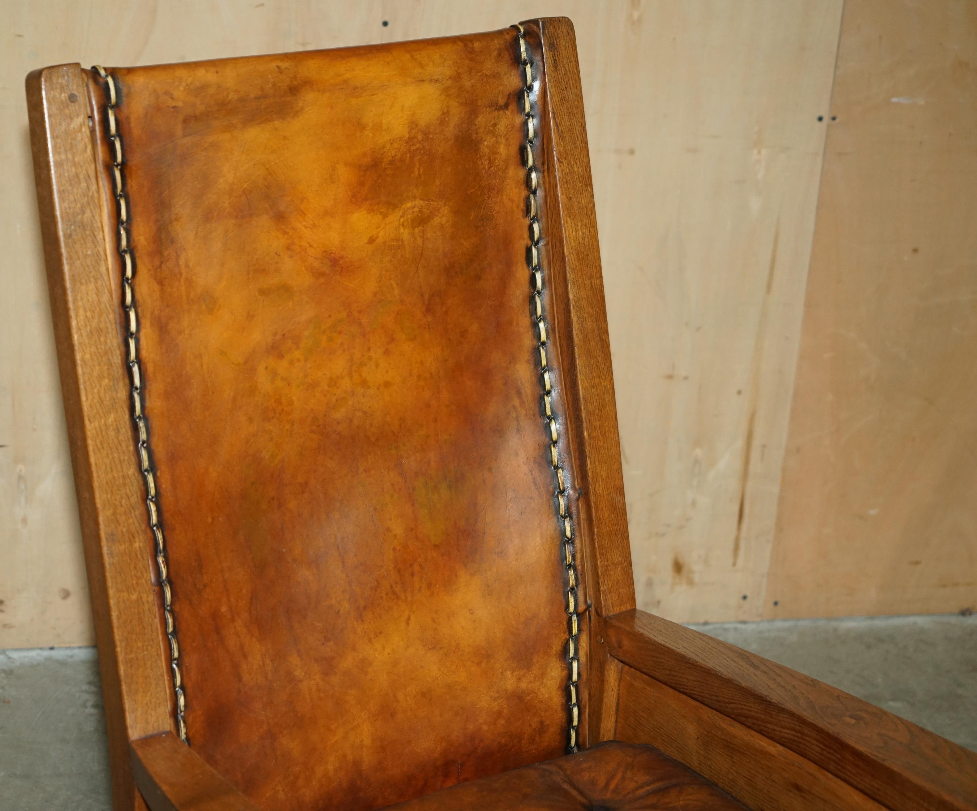 PAR DE SILLONES DE CUERO DE 1940 ROBERT MOUSEMAN THOMPSON BROWN CHESTERFIELD en venta 12