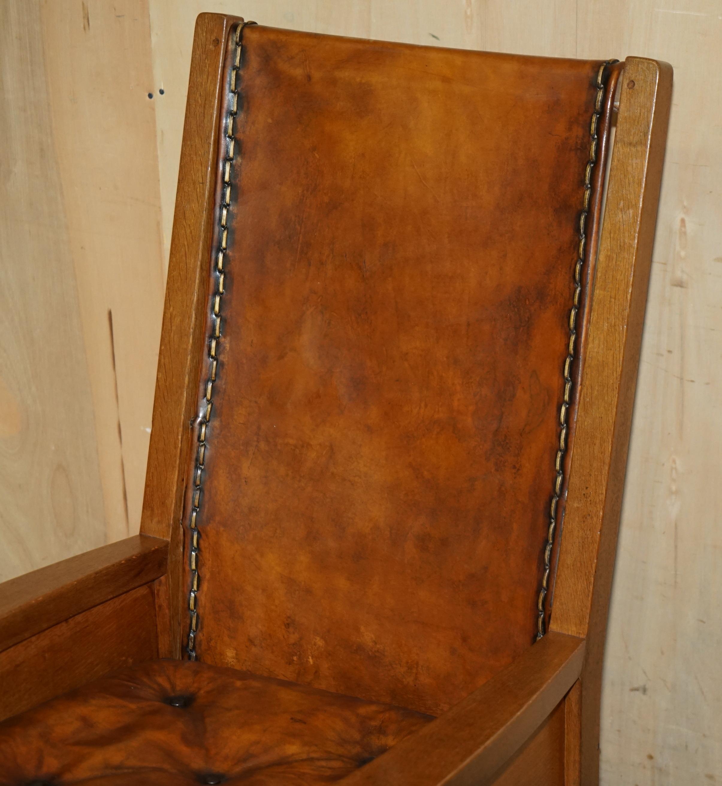 PAR DE SILLONES DE CUERO DE 1940 ROBERT MOUSEMAN THOMPSON BROWN CHESTERFIELD Hecho a mano en venta