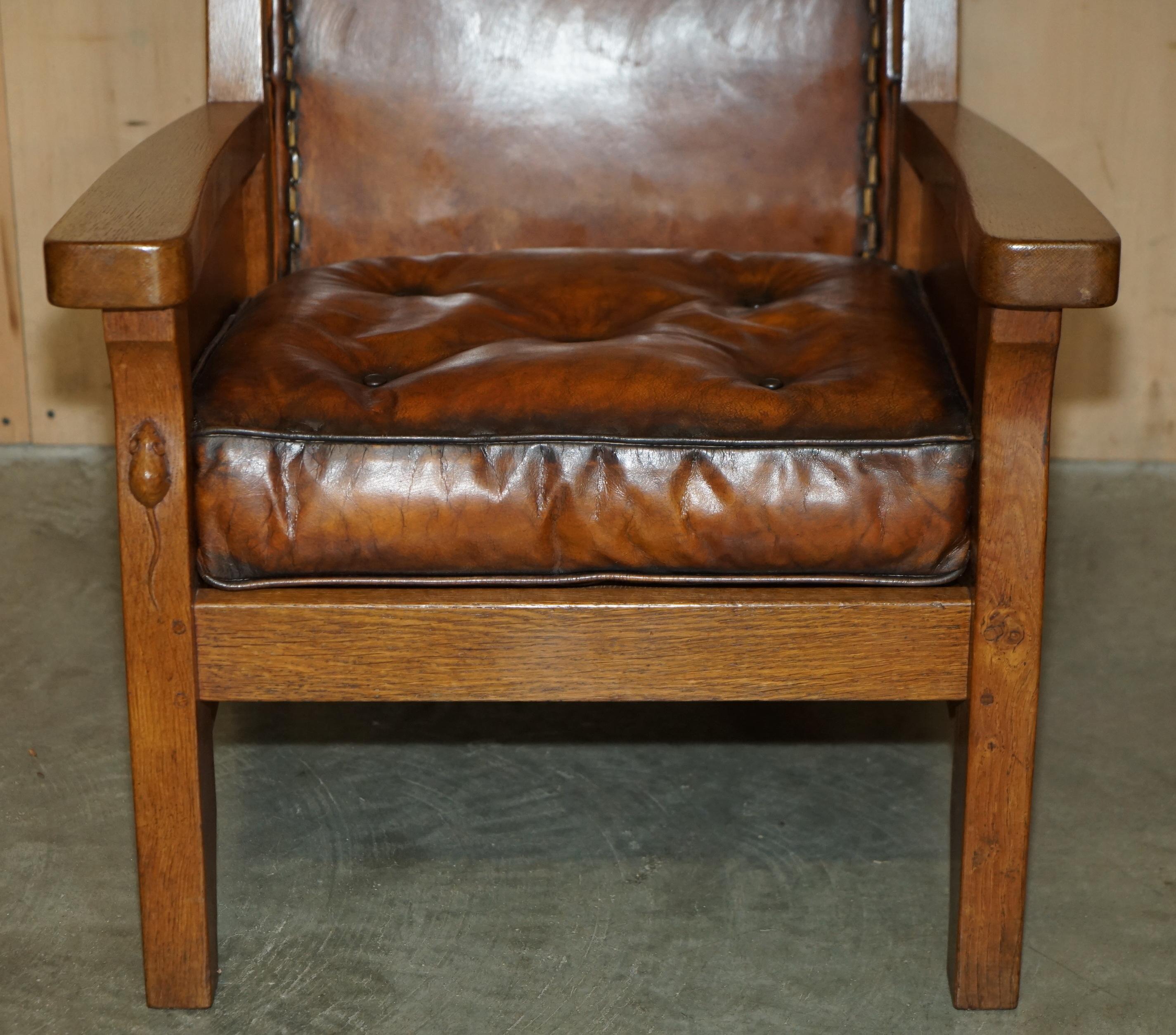 PAR DE SILLONES DE CUERO DE 1940 ROBERT MOUSEMAN THOMPSON BROWN CHESTERFIELD Cuero en venta