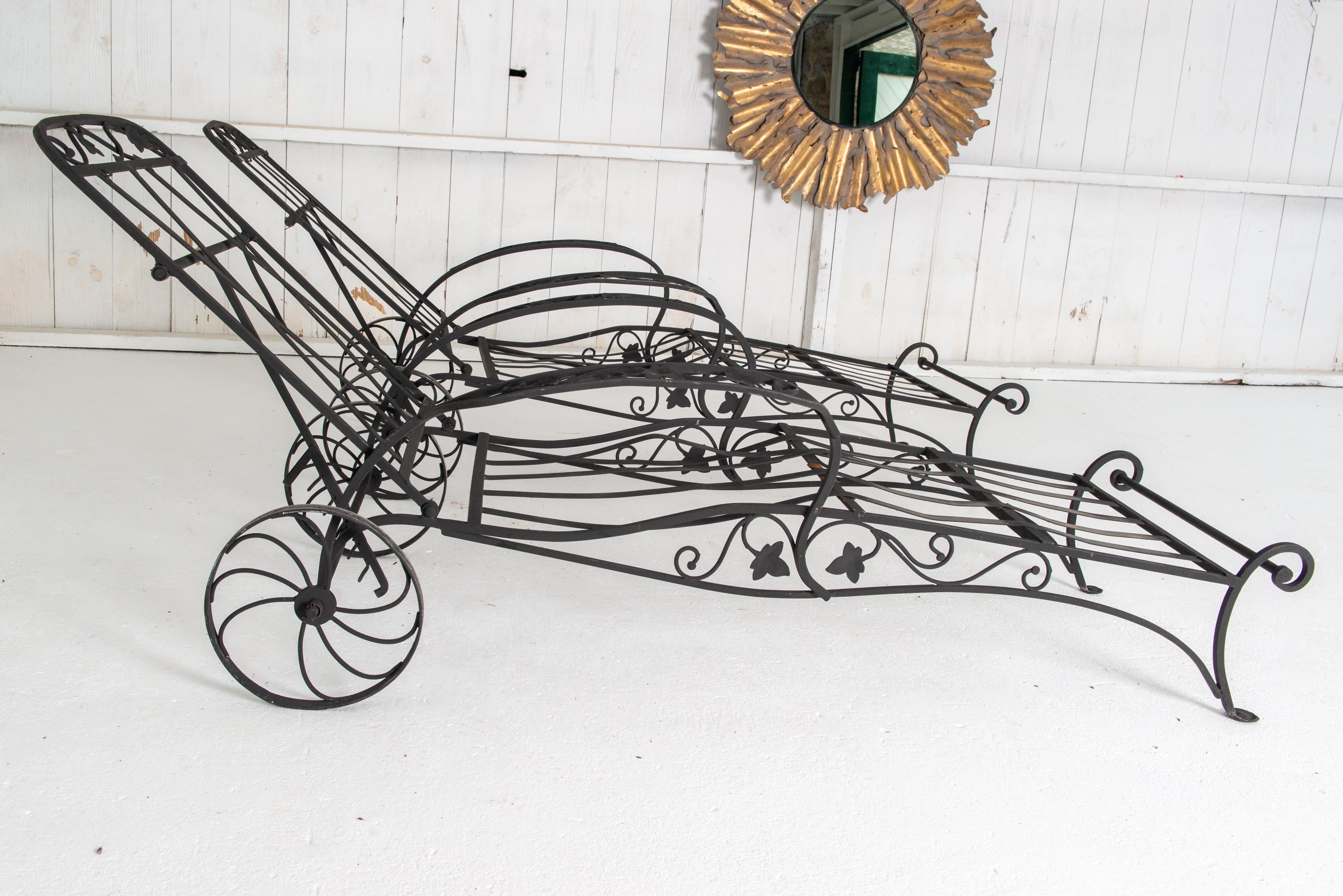 Pair of 1940s Salterini Wrought Iron Chaise Lounges For Sale 5