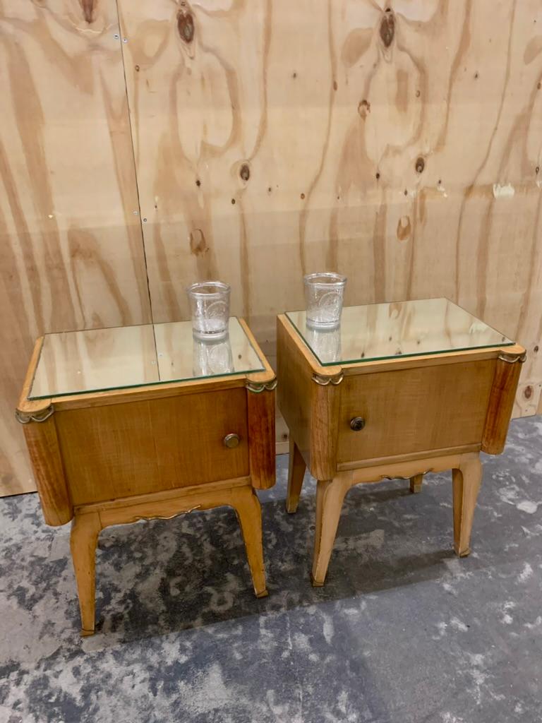 Pareja de mesillas de noche de madera satinada de los años 40 en Bueno estado para la venta en Hellerup, DK