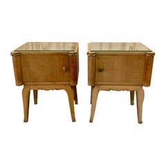 Coppia di tavolini da letto in legno satinato degli anni 40