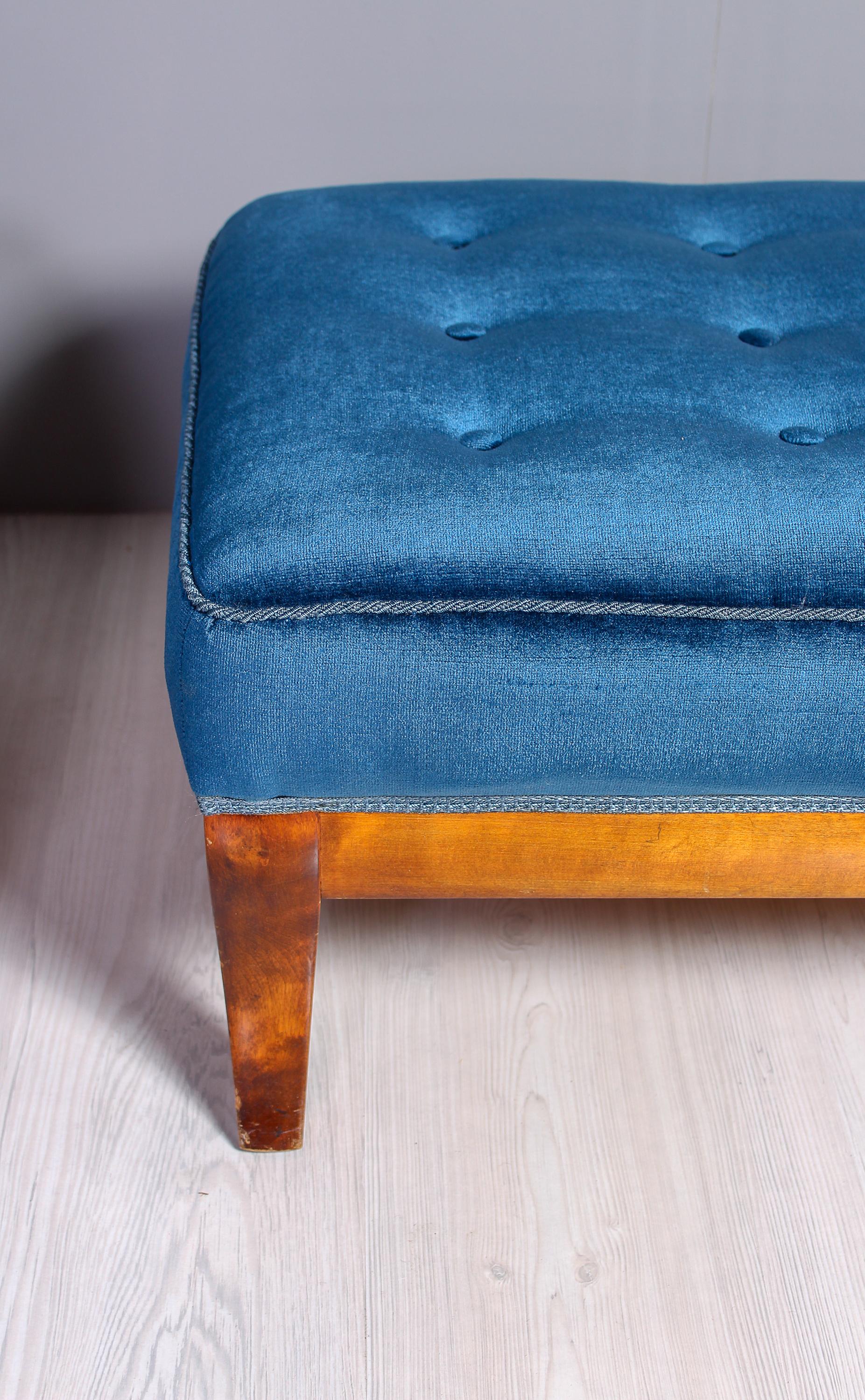 Pair of 1940s Scandinavian Lounge Chairs and Ottomans  9