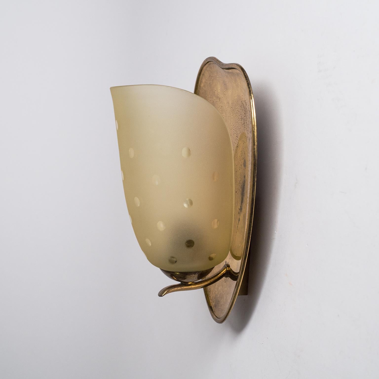 Pair of 1940s Sconces, Amber Glass and Brass 5