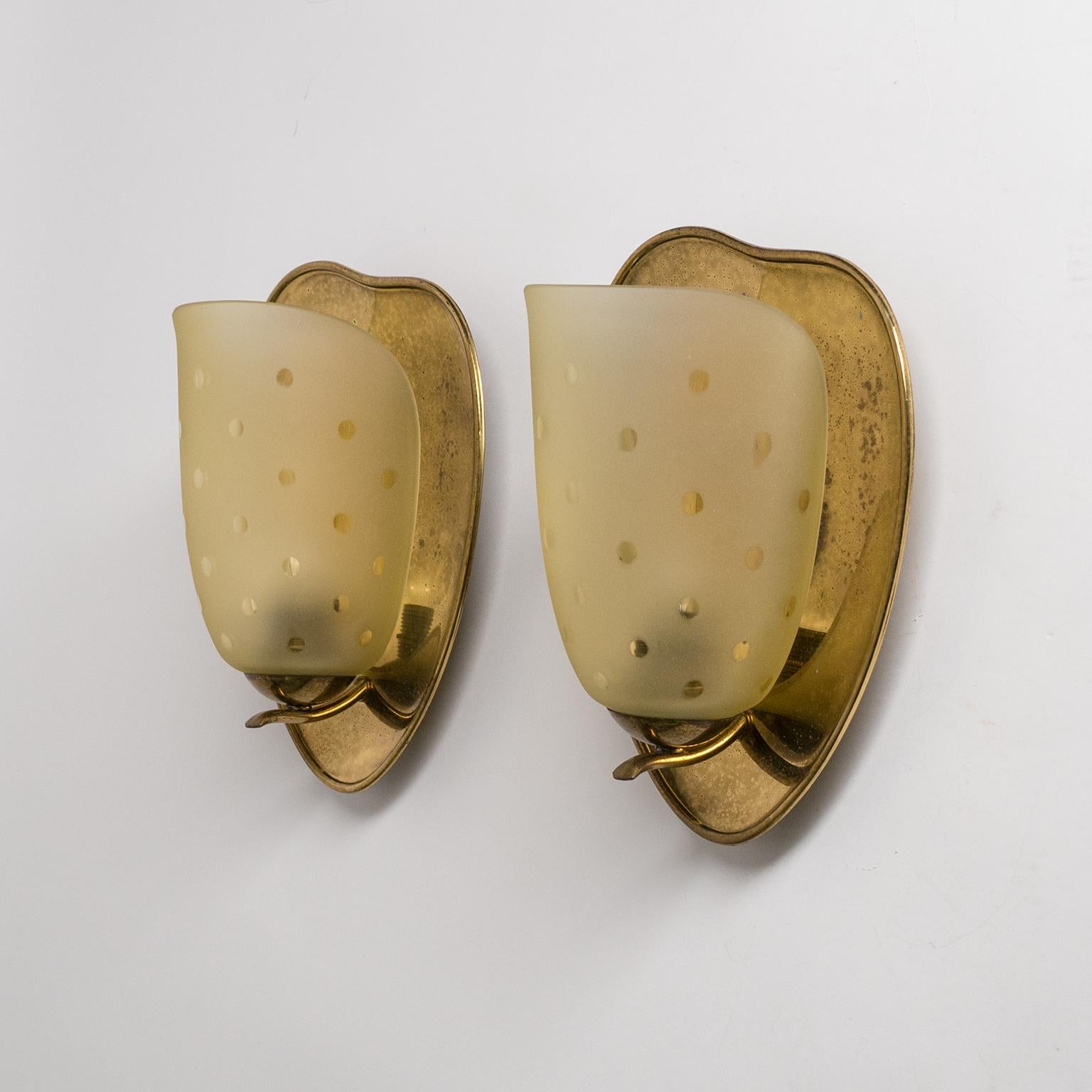 Pair of 1940s Sconces, Amber Glass and Brass 6