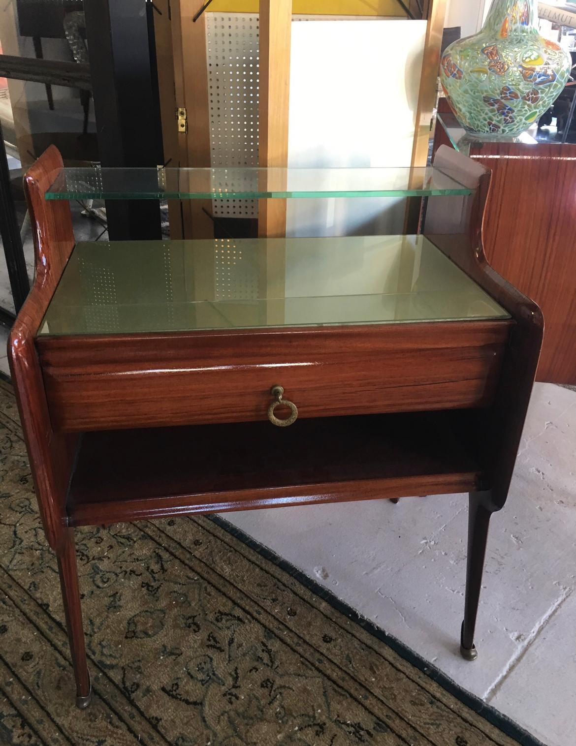 Pair of side tables or nightstands in wood and green glass, both in great condition. American, 1940s.