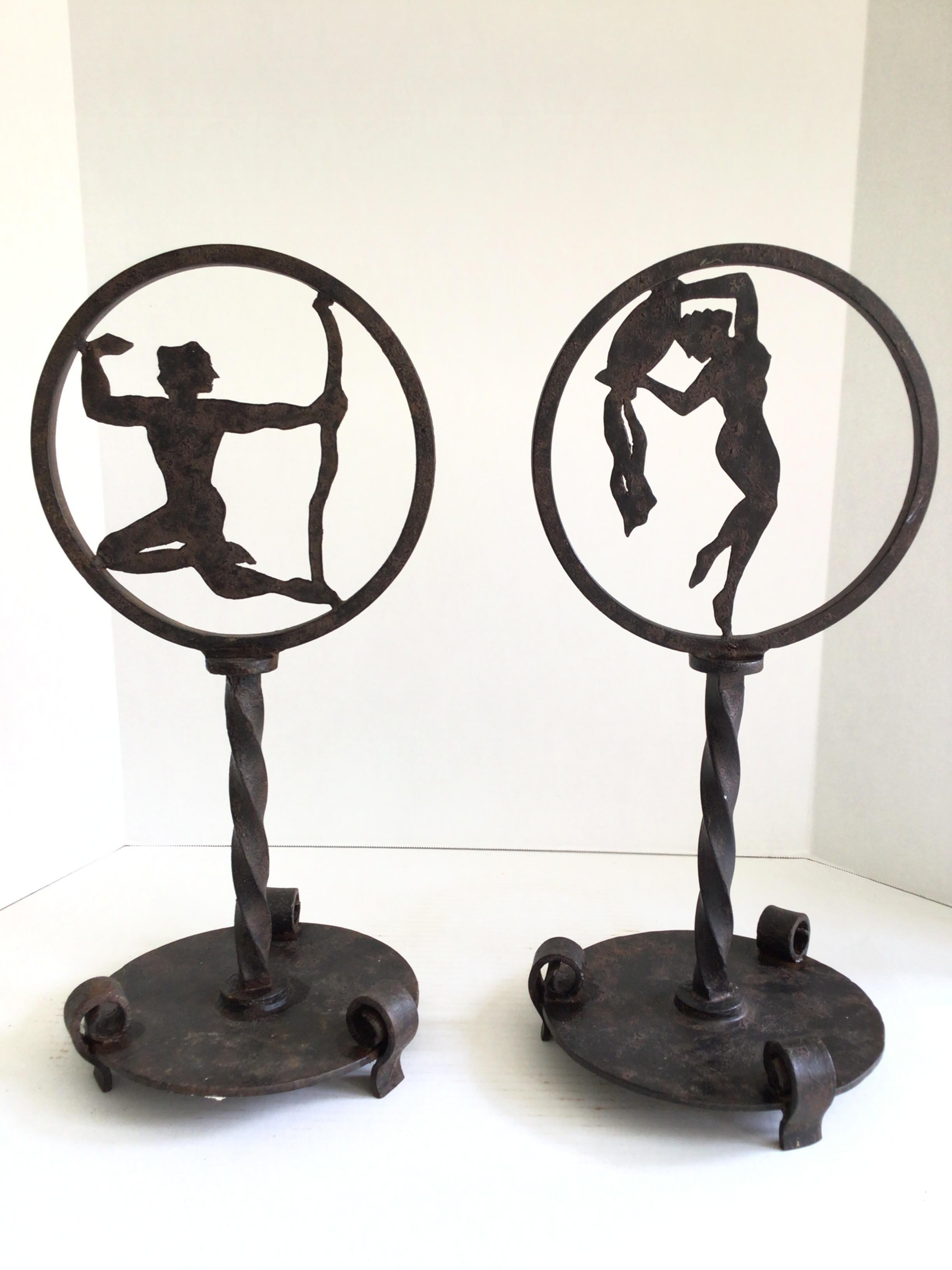 Coppia di sculture decorative da appoggio in ferro massiccio del 1940 In condizioni buone in vendita a Tarrytown, NY