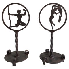 Pareja de esculturas decorativas de pie de hierro macizo de los años 40