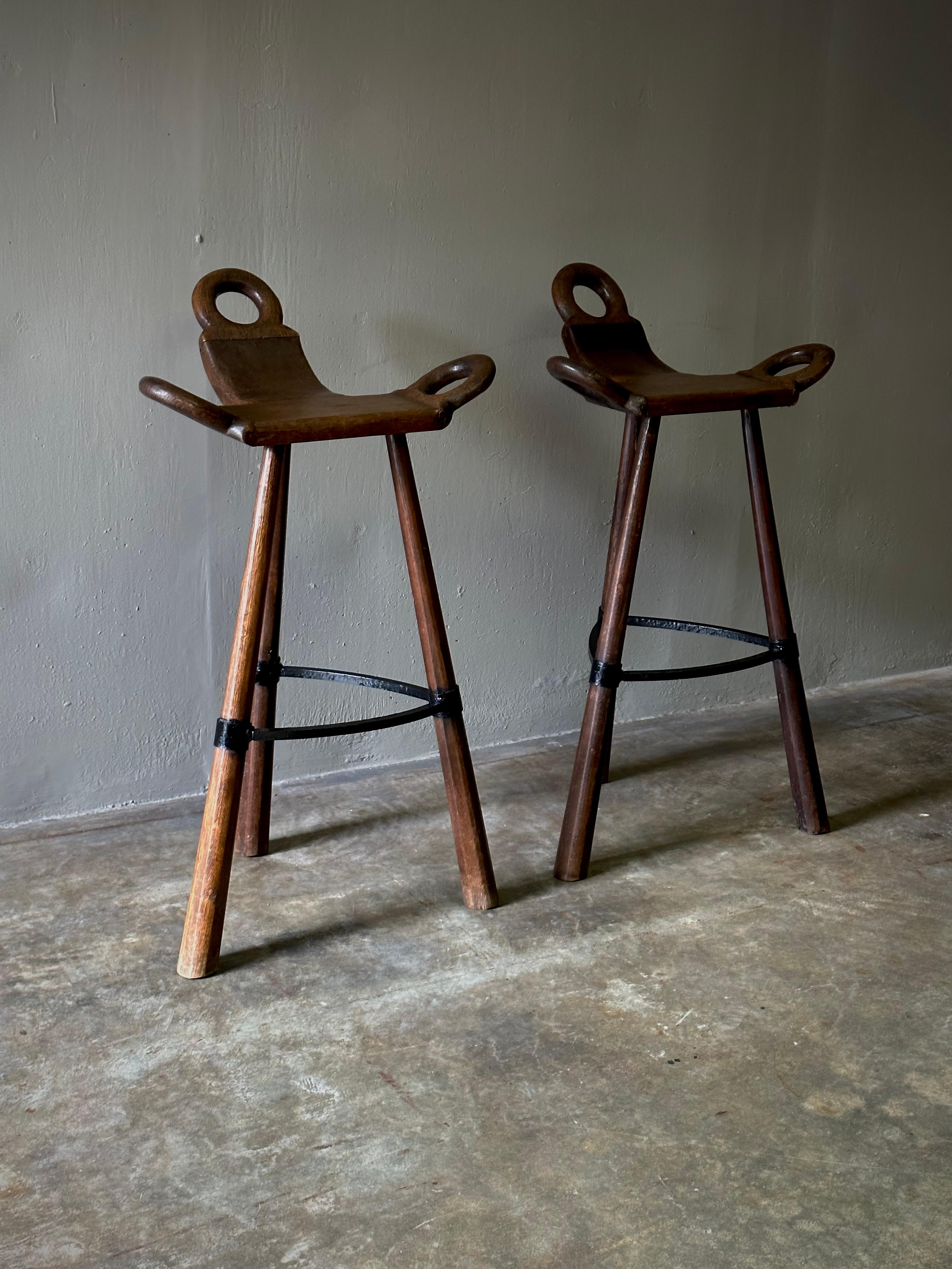 Pair of 1940s Spanish Leather Stools For Sale 4